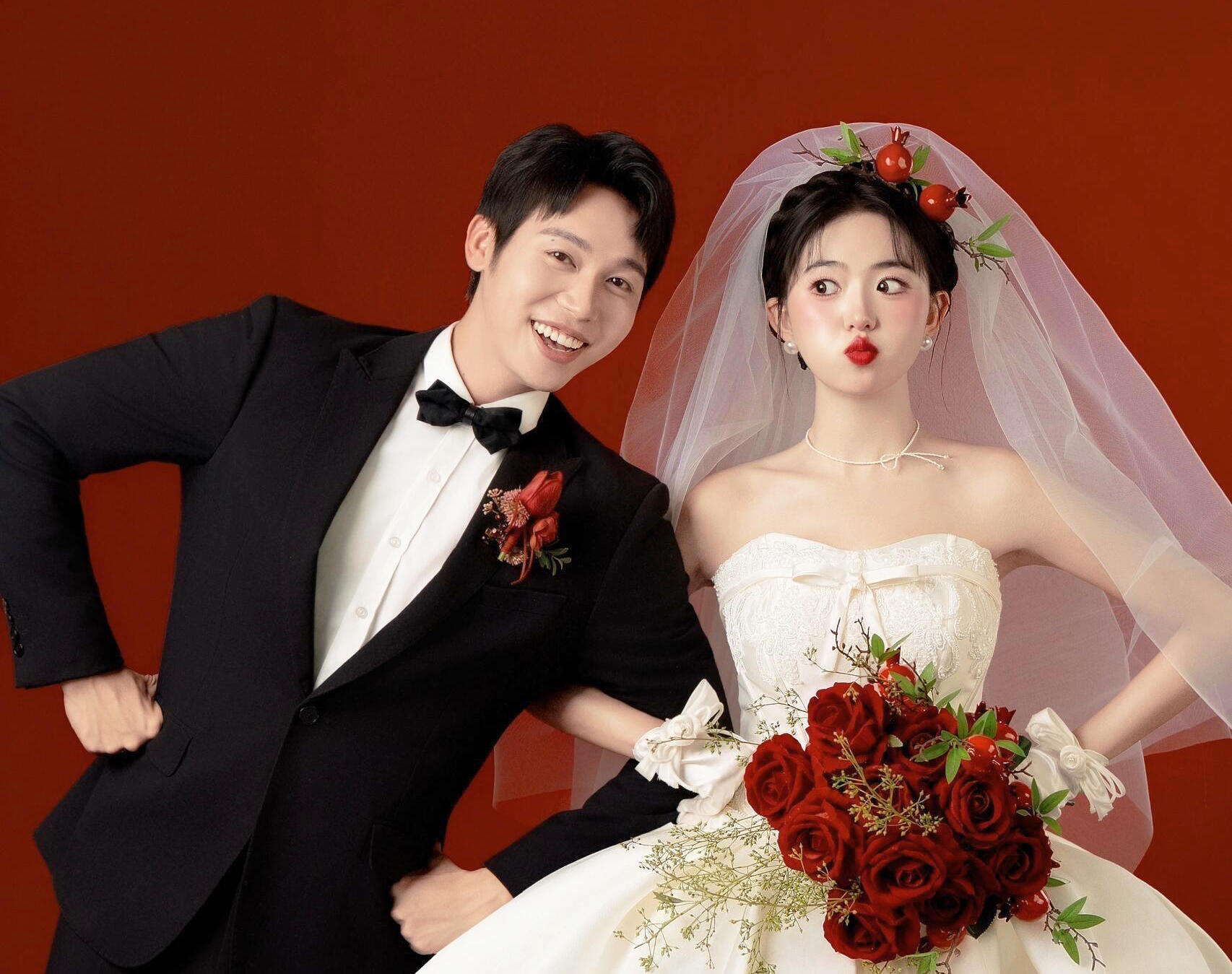 被问爆💥 我们的搞怪又甜蜜婚纱照来啦