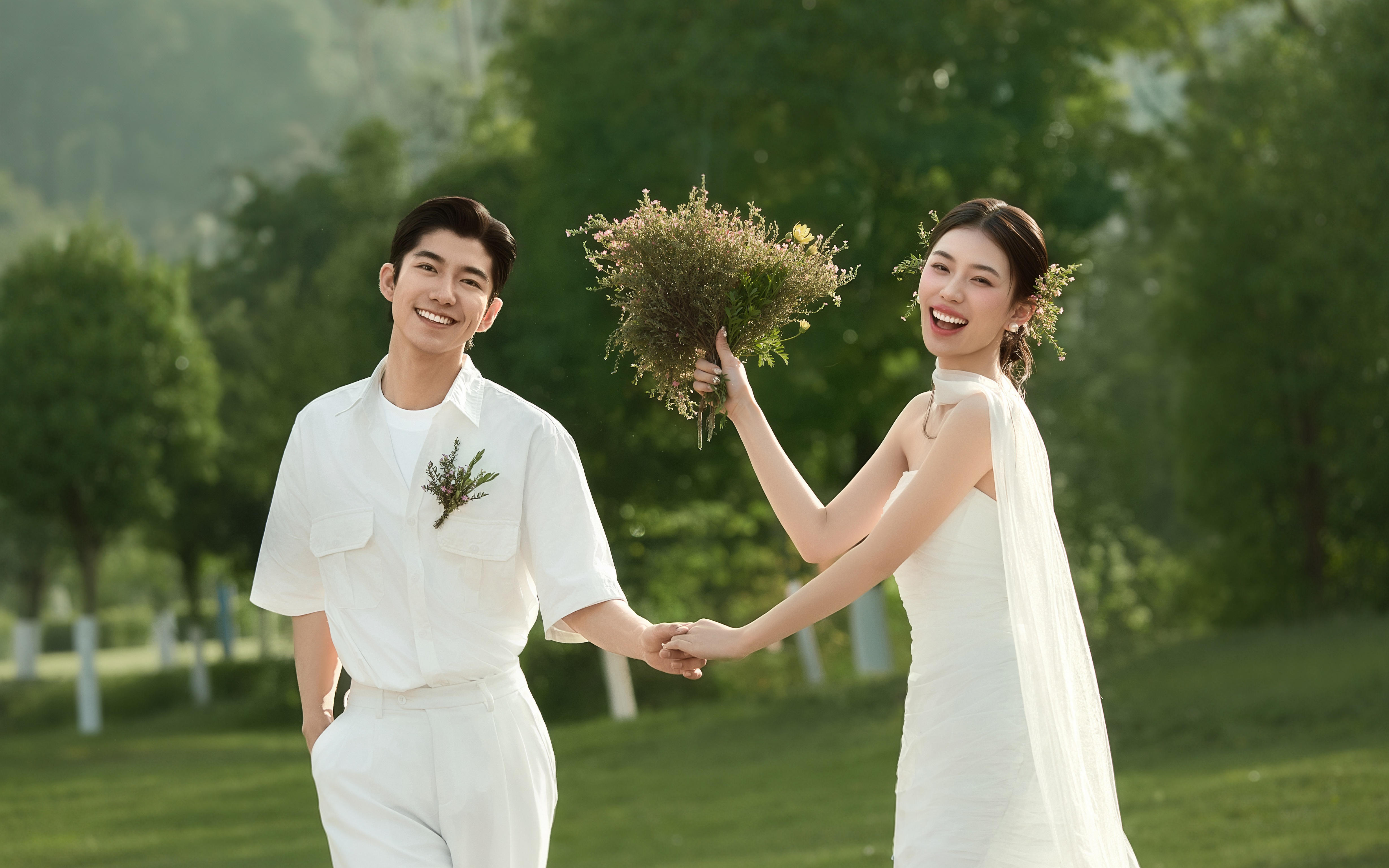 氧气感拉满！草坪小清新婚纱照绝了