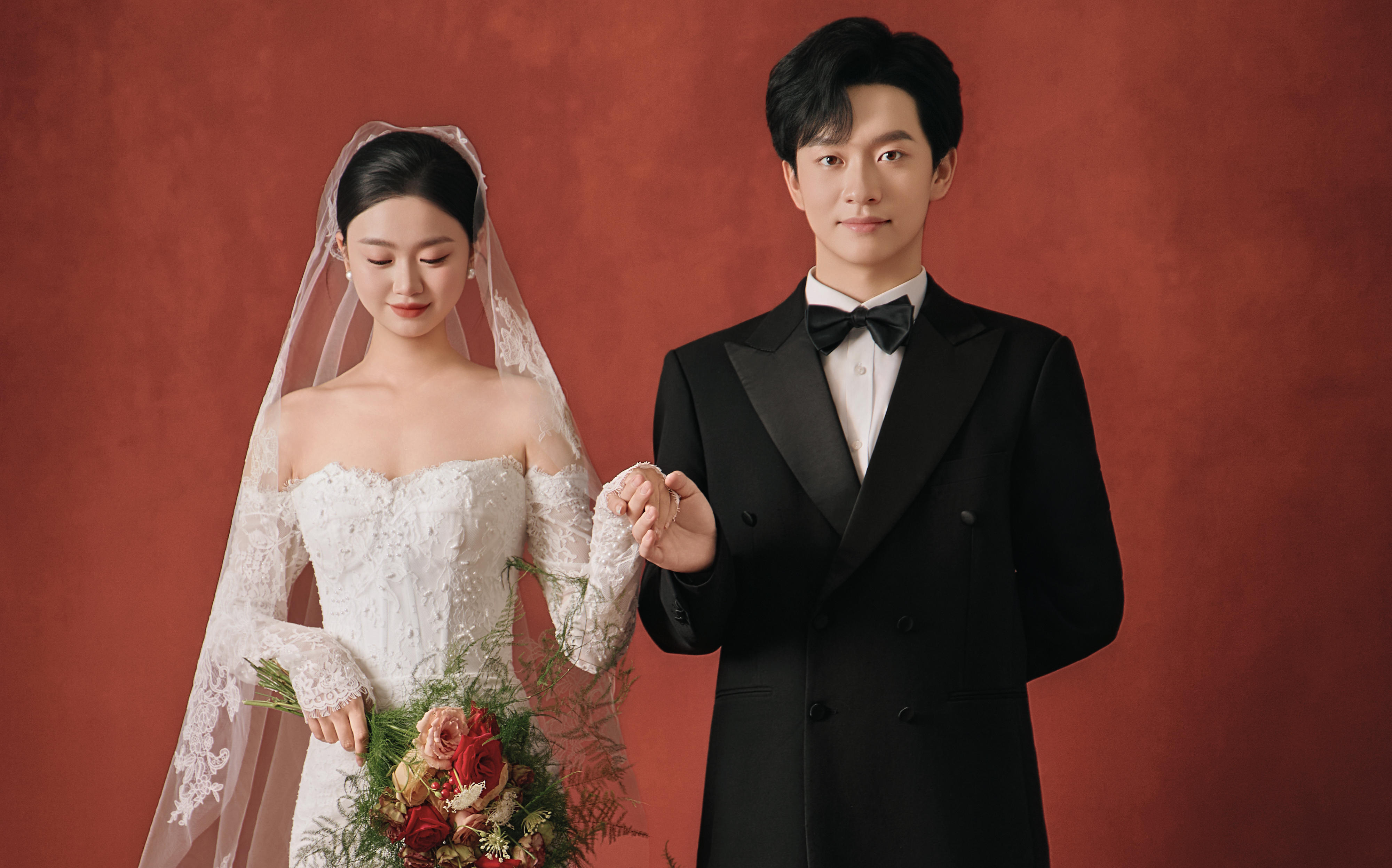 超喜歡的輕復(fù)古紅底婚紗照??張張封神~