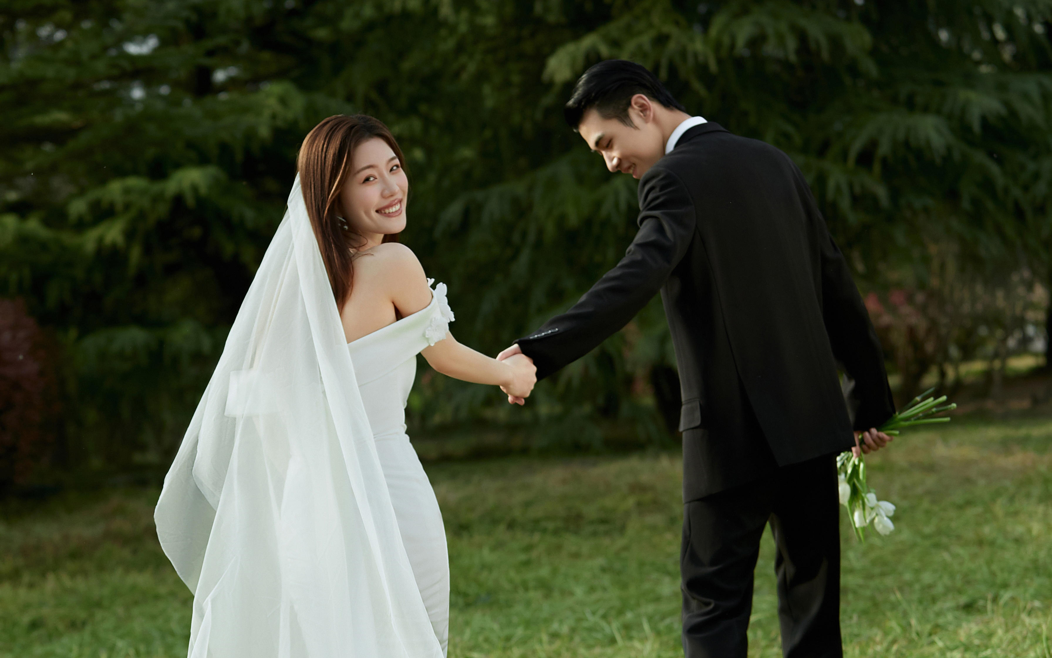 纪实小清新森系草坪婚纱照