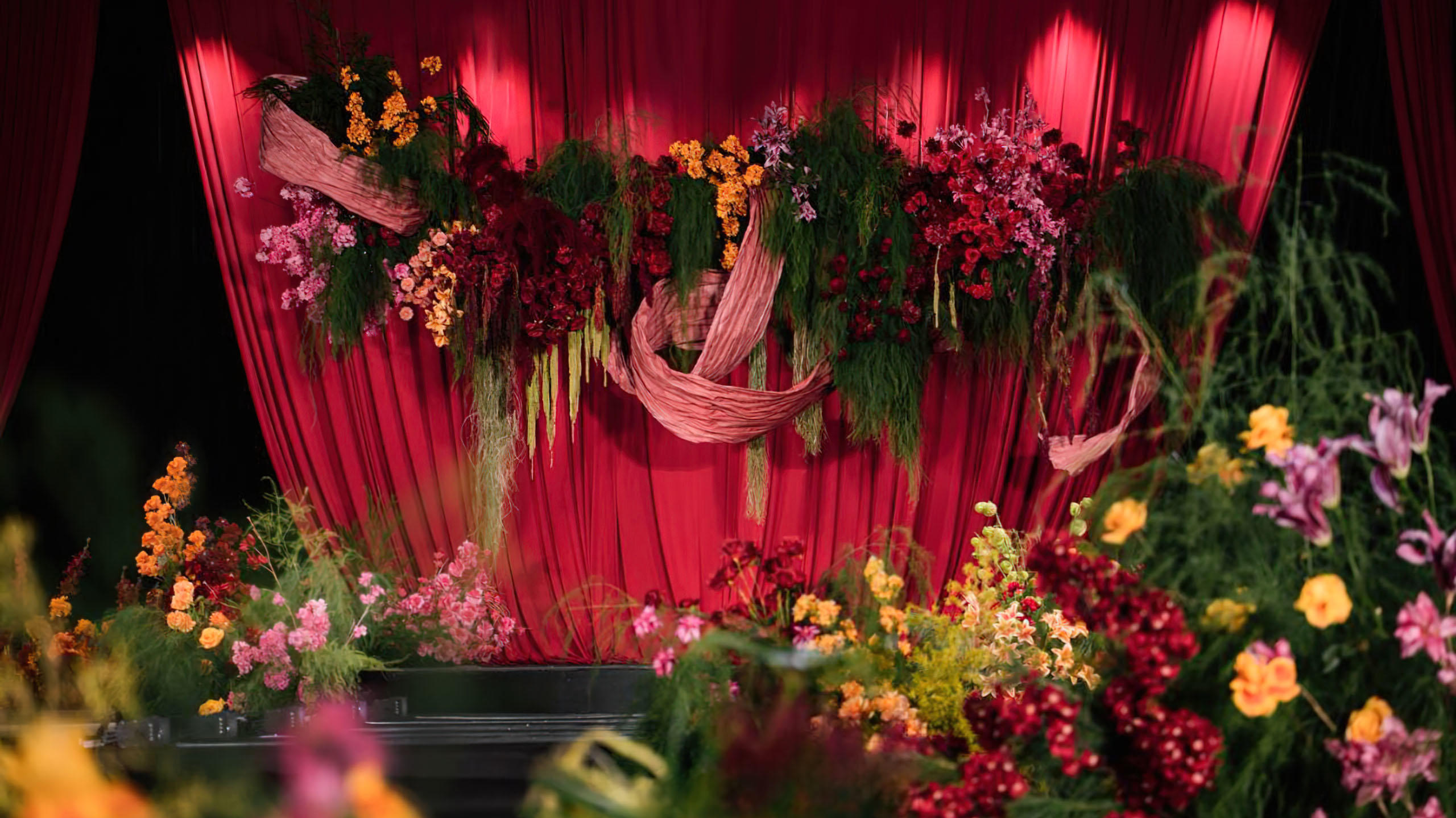 爱意是抹炙热的红