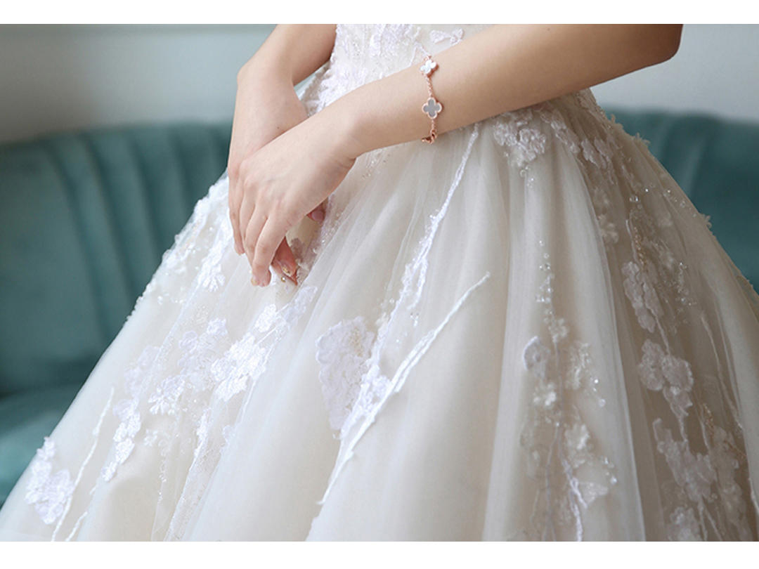 【阿兰婚纱馆】一字肩法式轻婚纱礼服含跟妆师