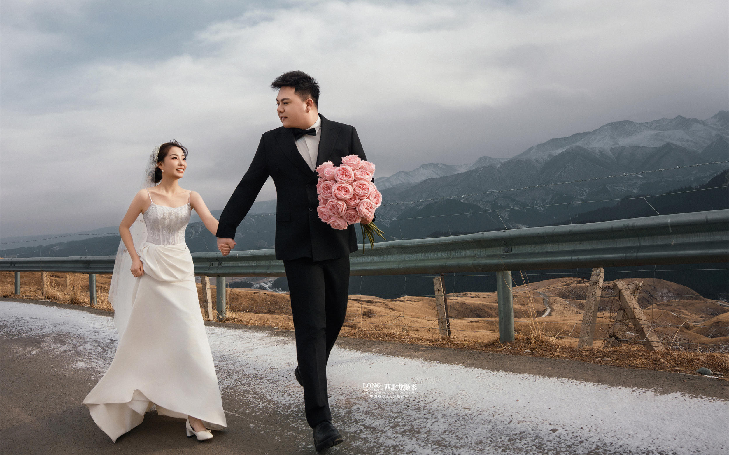 专属于冬日的氛围感❄️山顶纪实雪景婚纱照