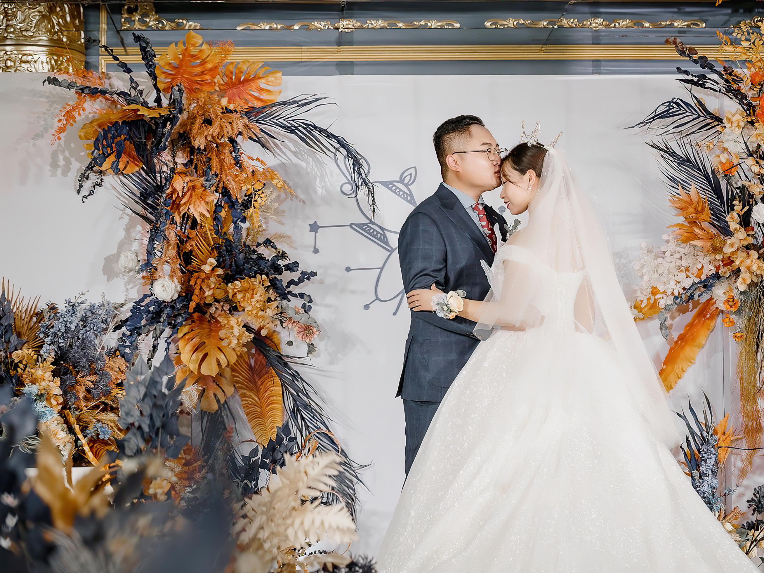 秋色系简洁风小厅低预算婚礼