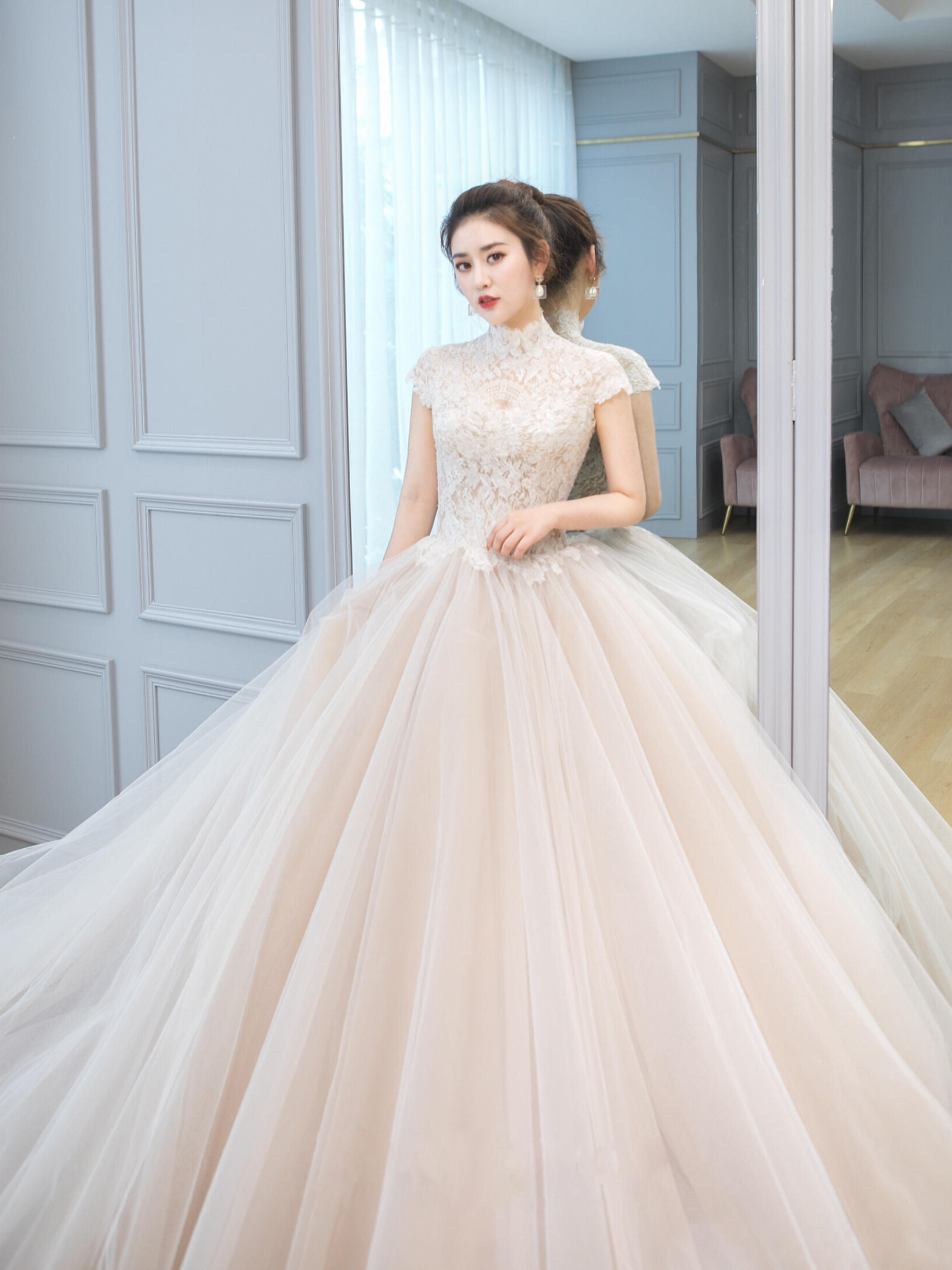 【董小姐婚纱工作室】秀禾服+仪式拖尾婚纱+敬酒服