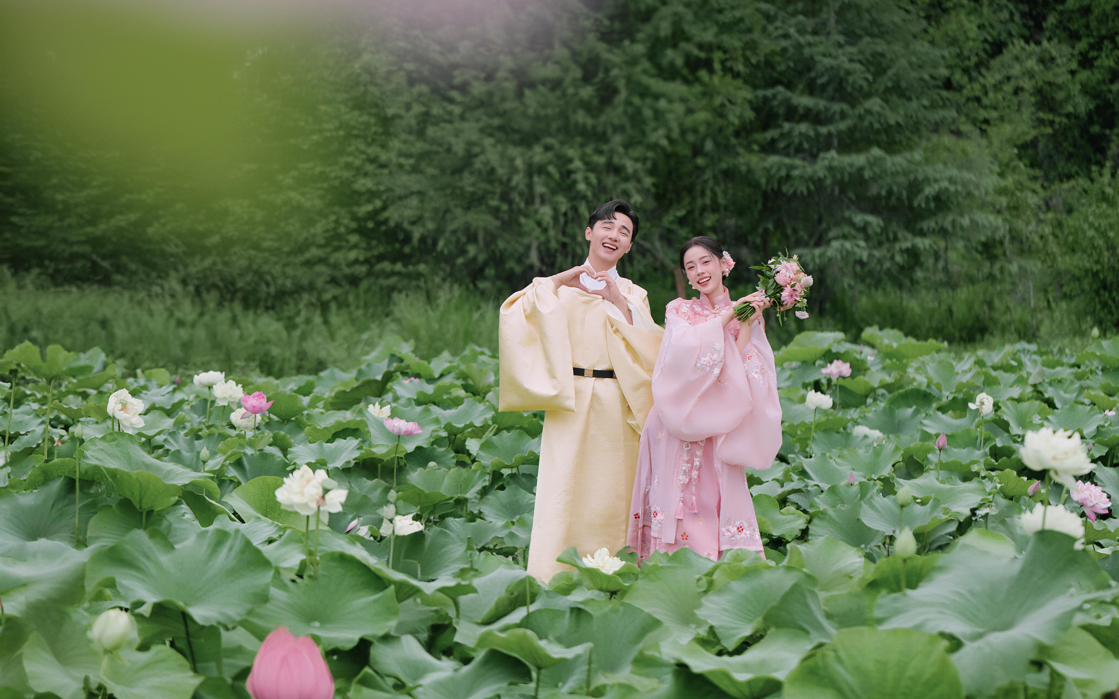 【国风婚纱照】莲池映汉服，国风韵悠长