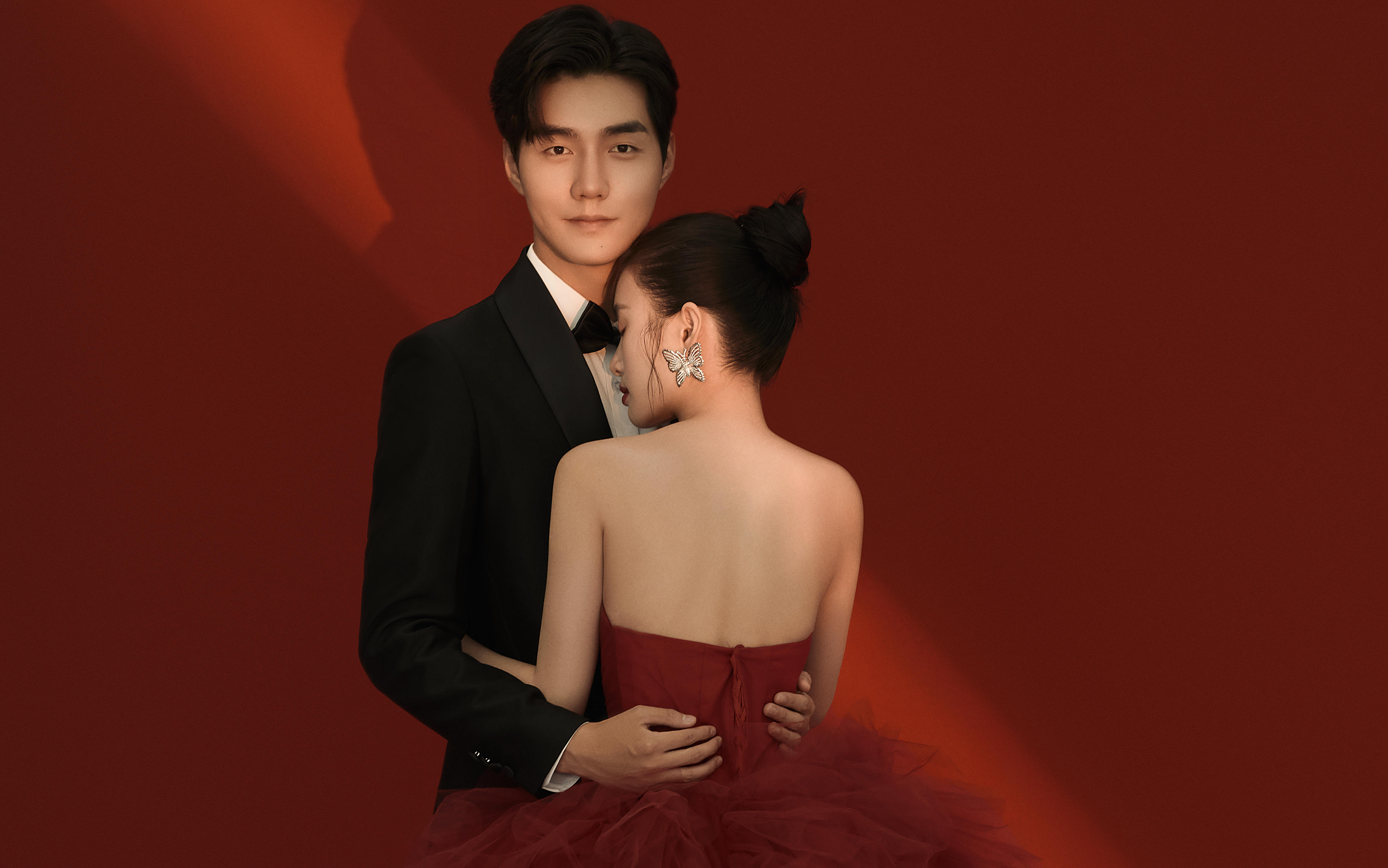 爱是我们幸福的絮语，婚纱照是我们爱情的见证。