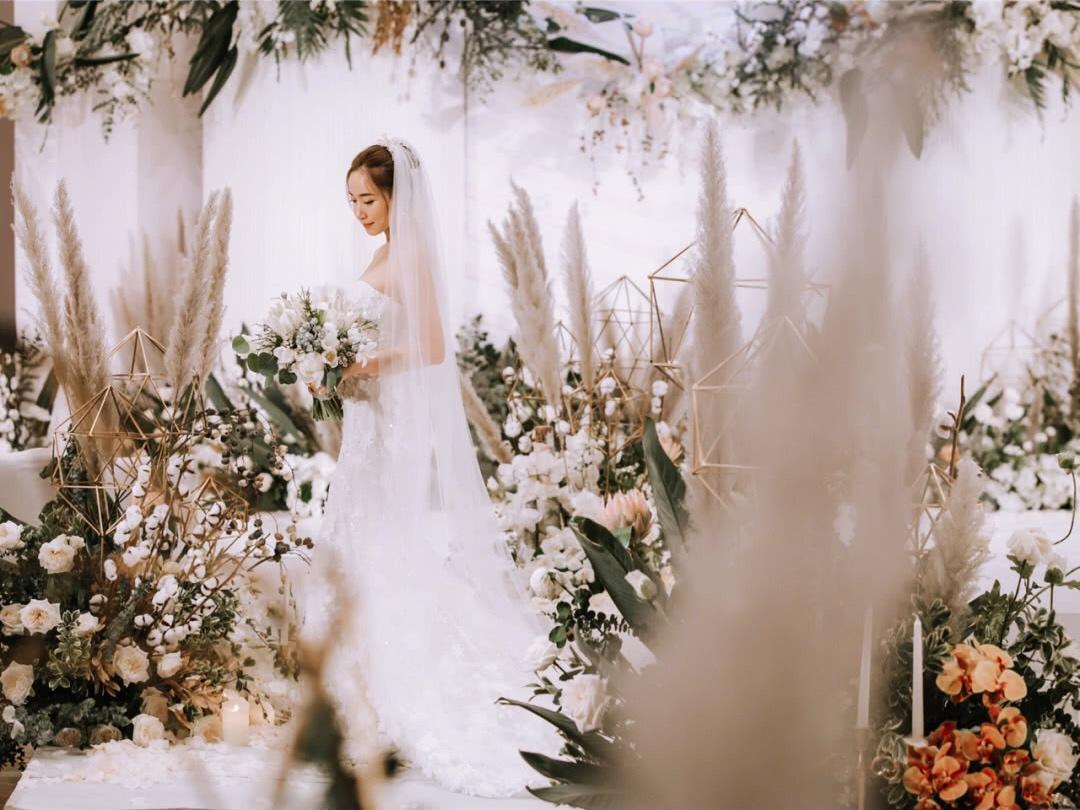 《壹合婚礼》韩式简约白 | 伴真花纯布置
