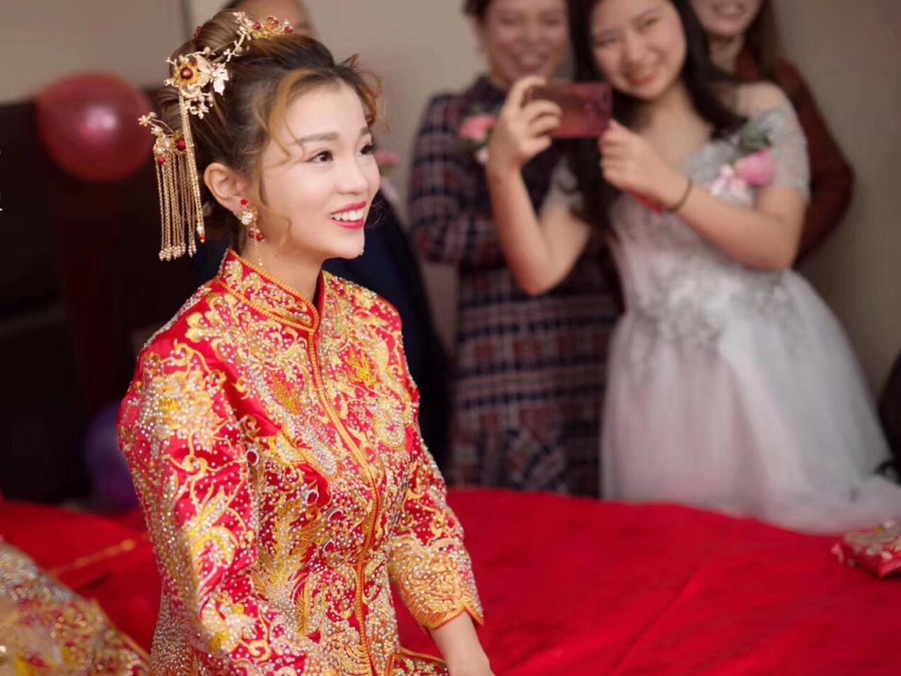 维多利亚跟妆+婚纱或中式+礼服+伴娘服