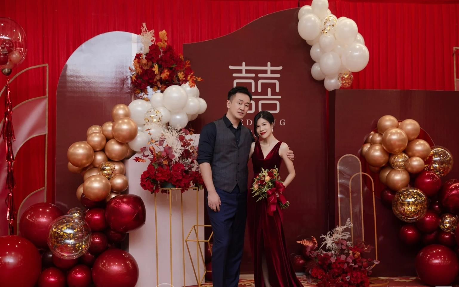 浓郁复古红色系婚礼|小预算婚礼