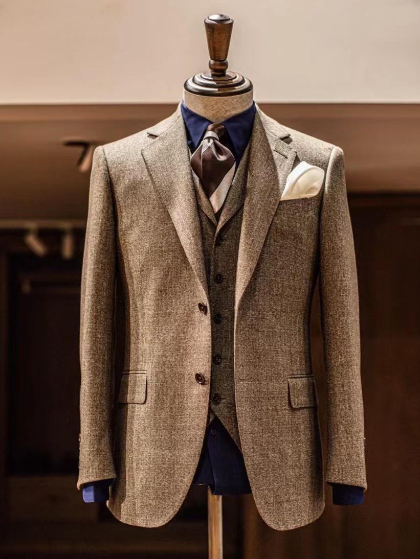 咖色羊毛枪驳领西服