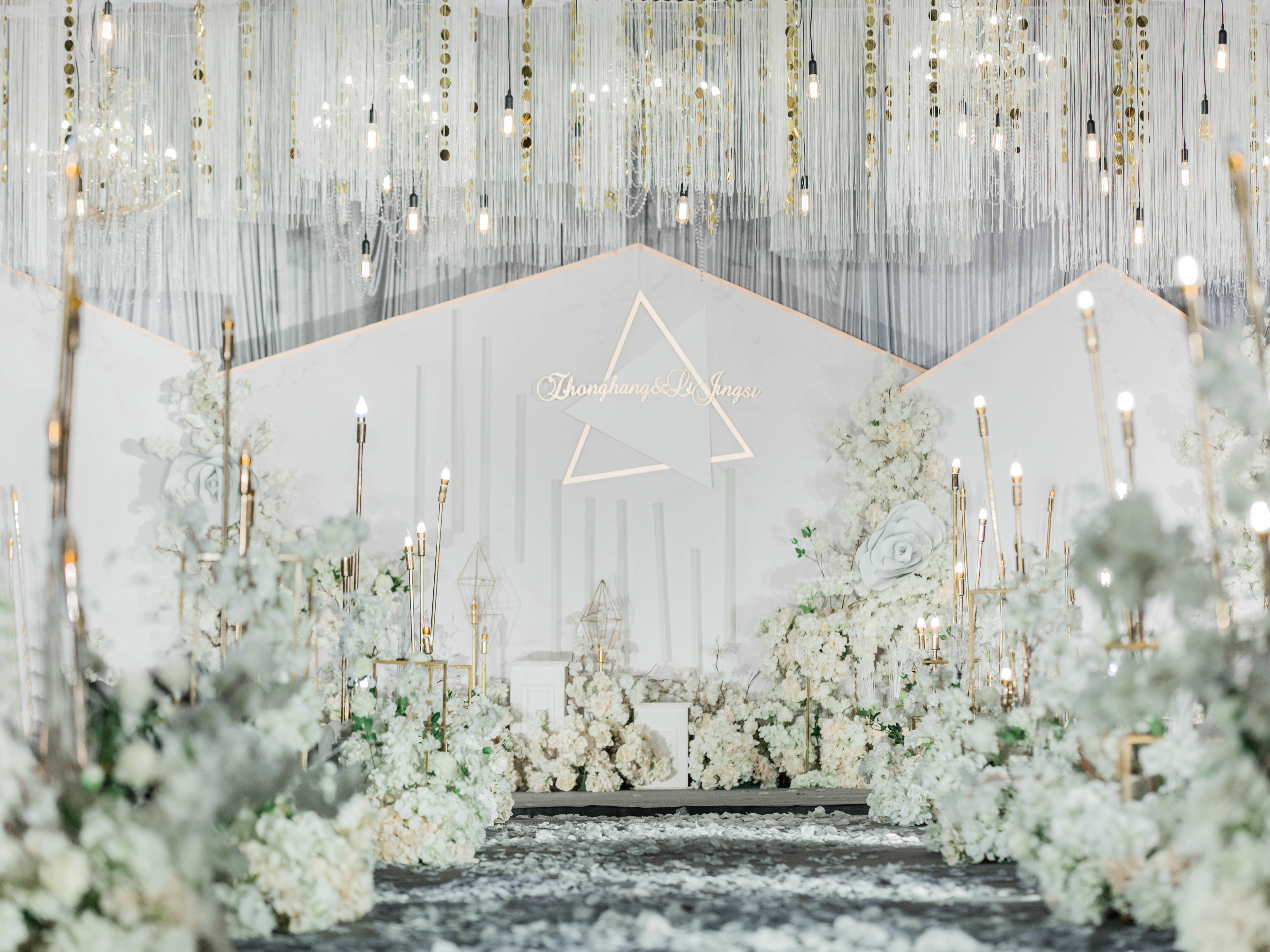 低价吊顶小型吊顶婚礼基础款