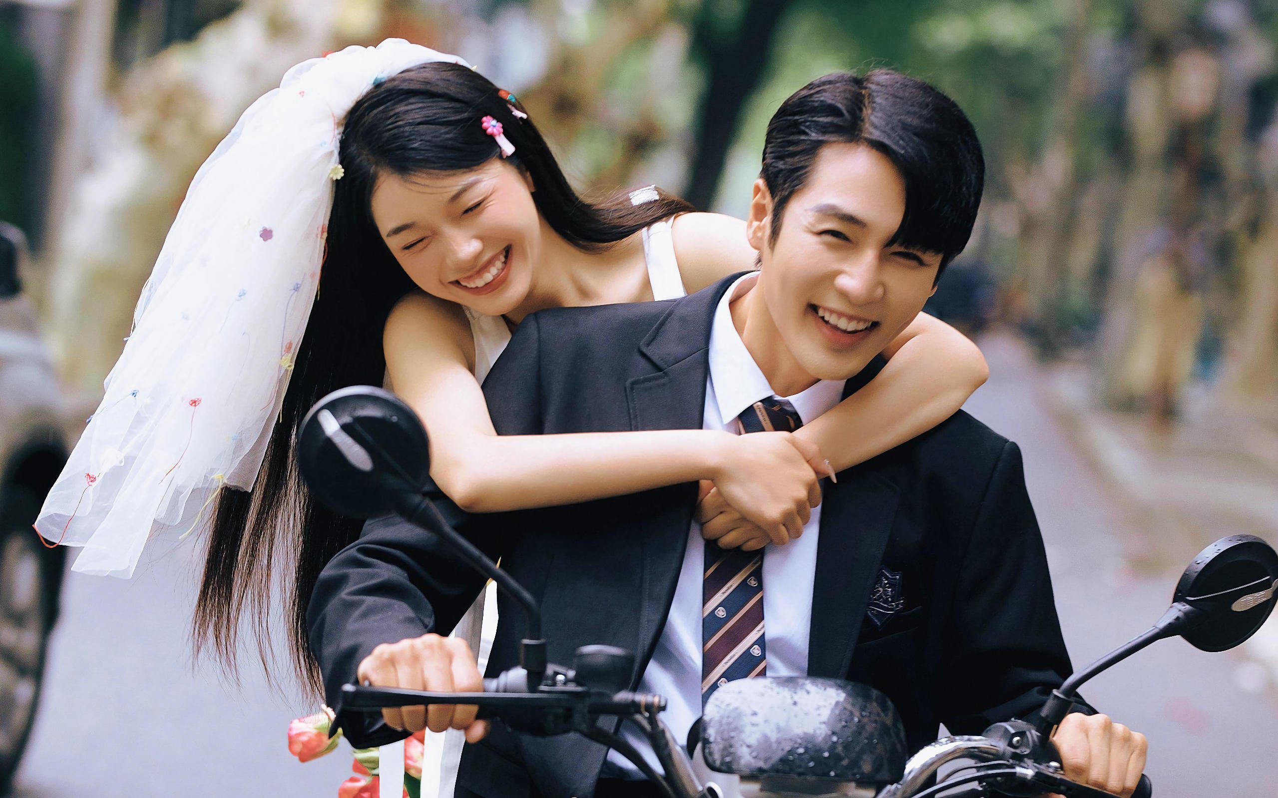 都说"溺水小刀"婚纱照很出片