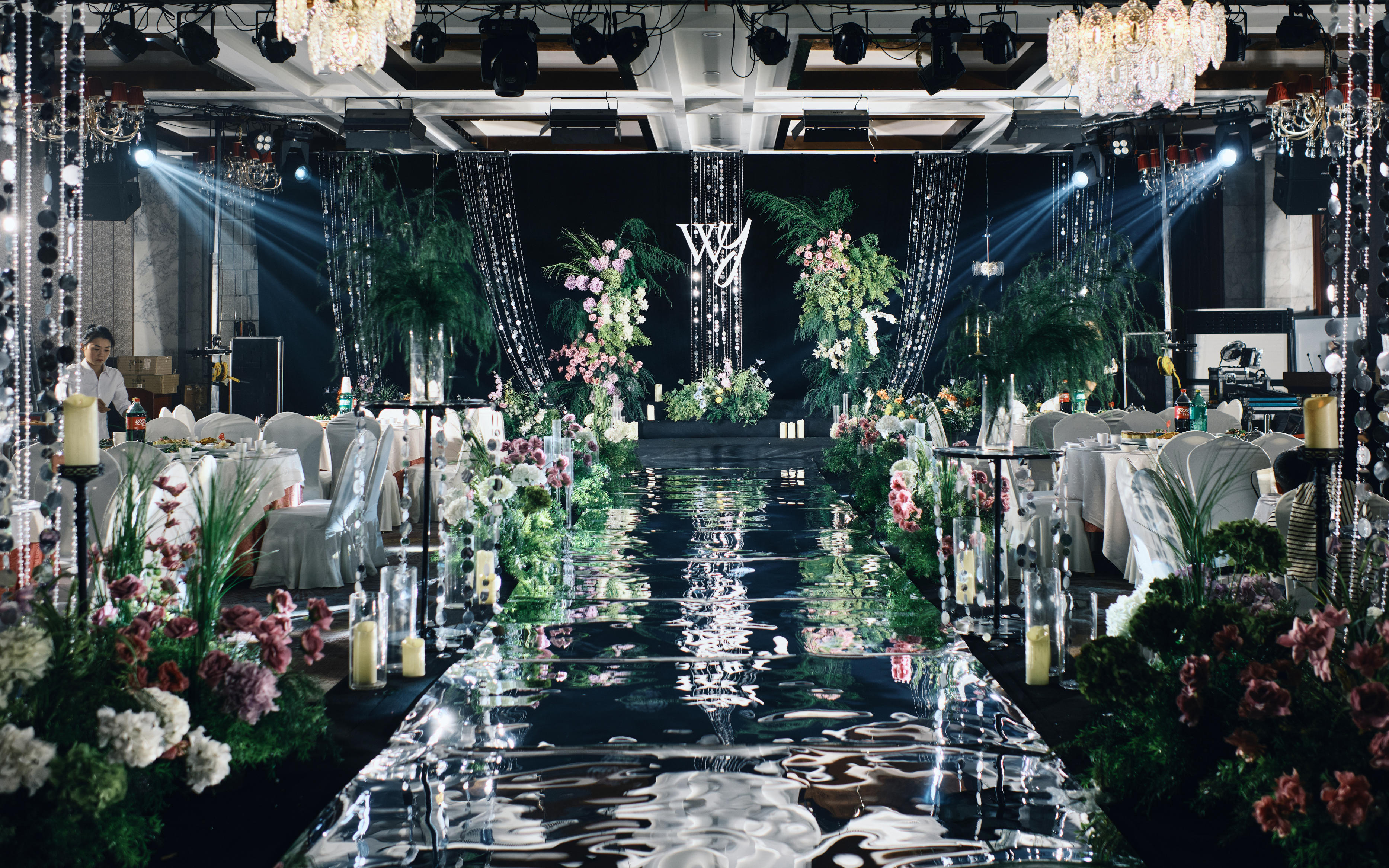 韩式水晶白绿色沉浸式婚礼