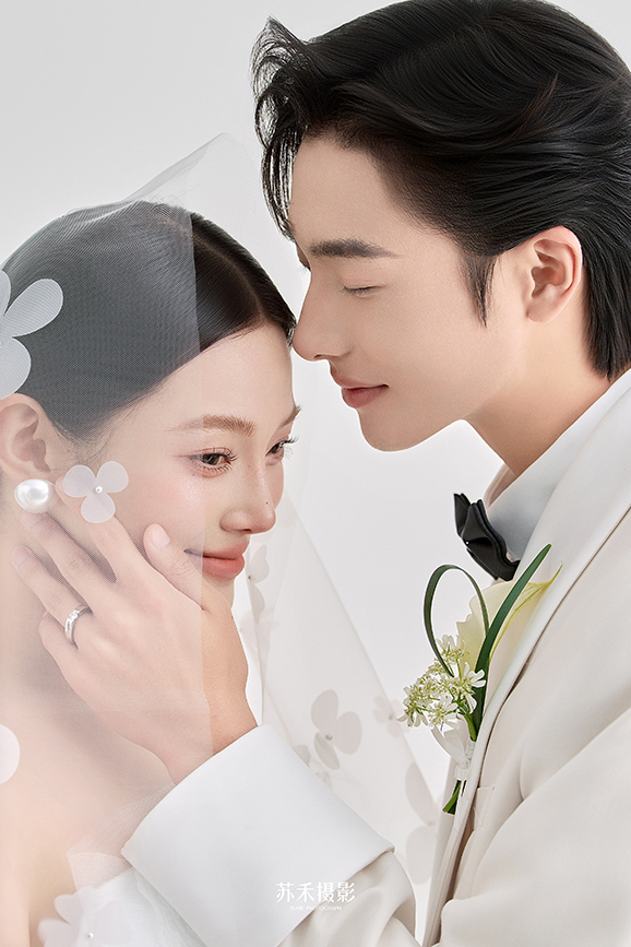 【國(guó)慶特惠】一價(jià)全包攝影8服9造+跟妝+高奢禮服