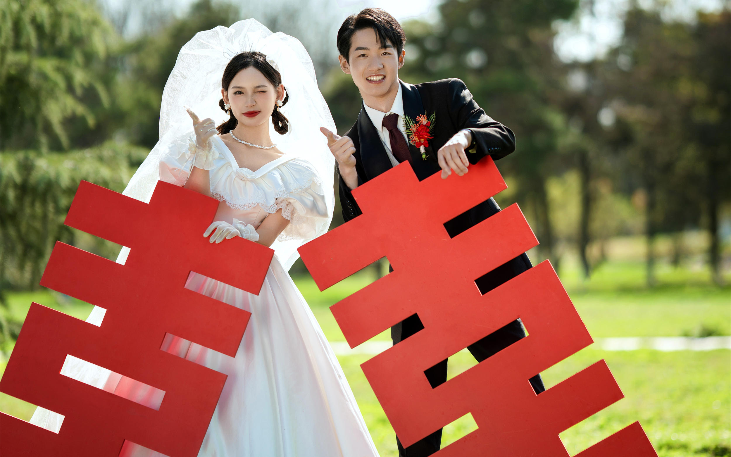 “新喜嫁”草坪婚纱照❤️年轻人喜欢的风格