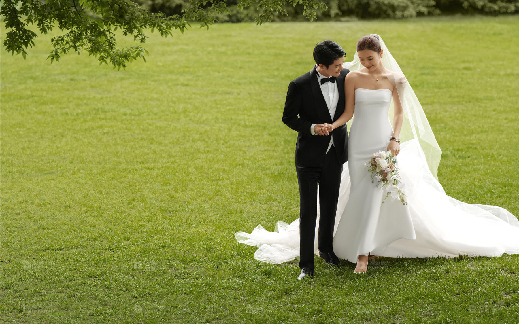 备婚推荐 | 怎样都好看的草坪婚纱照