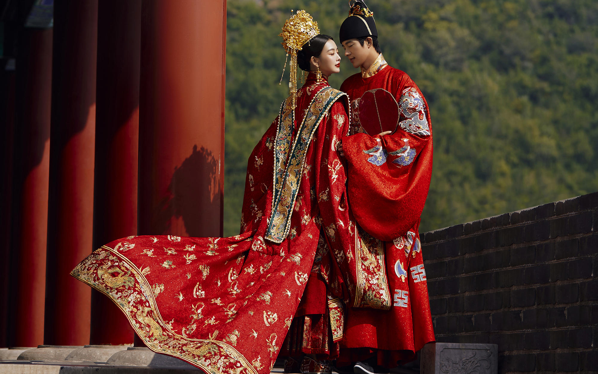 拜托！请把这套在长城拍的汉服婚纱照焊在身上