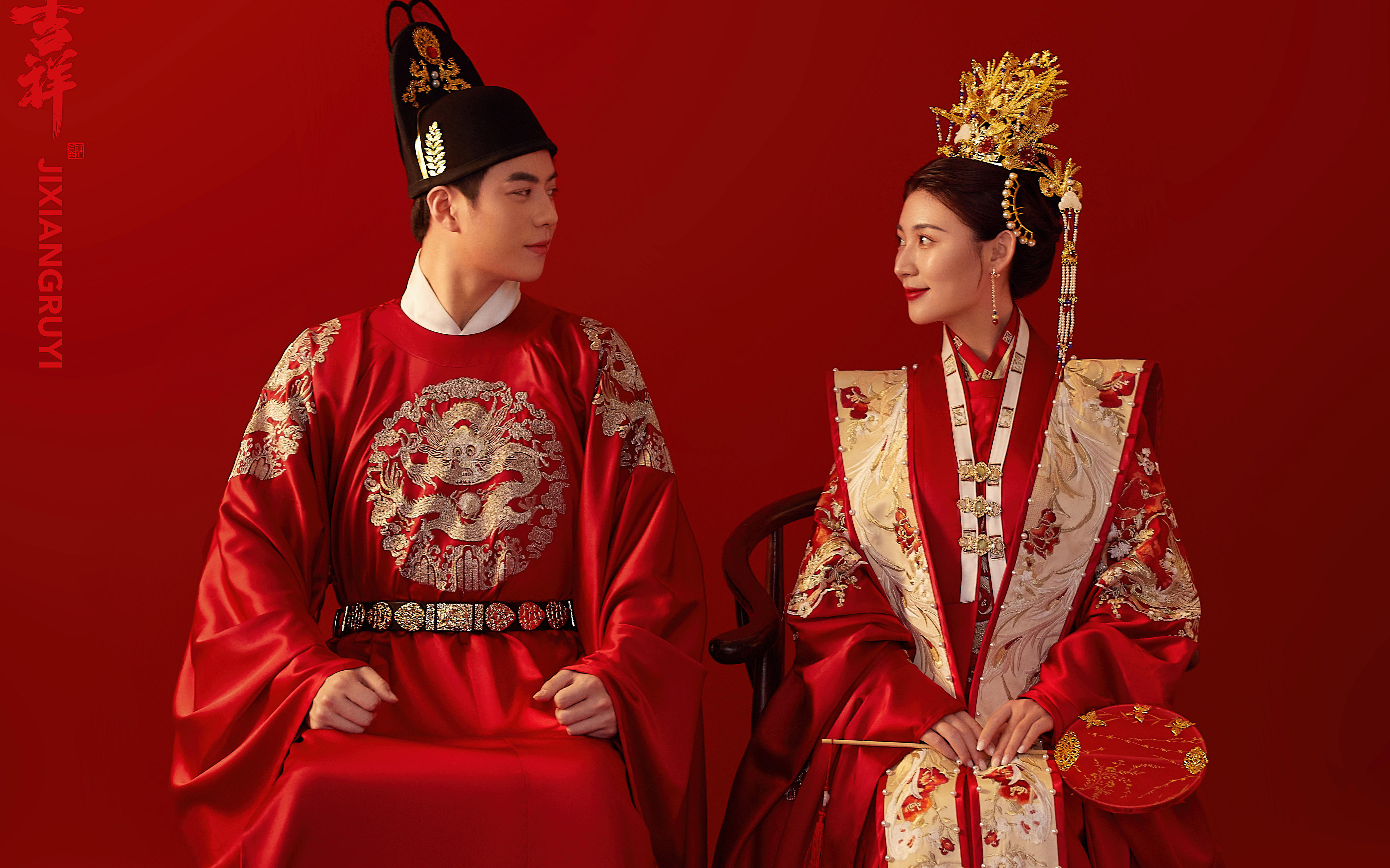 妈见妈夸的汉服婚纱照  端庄华贵。