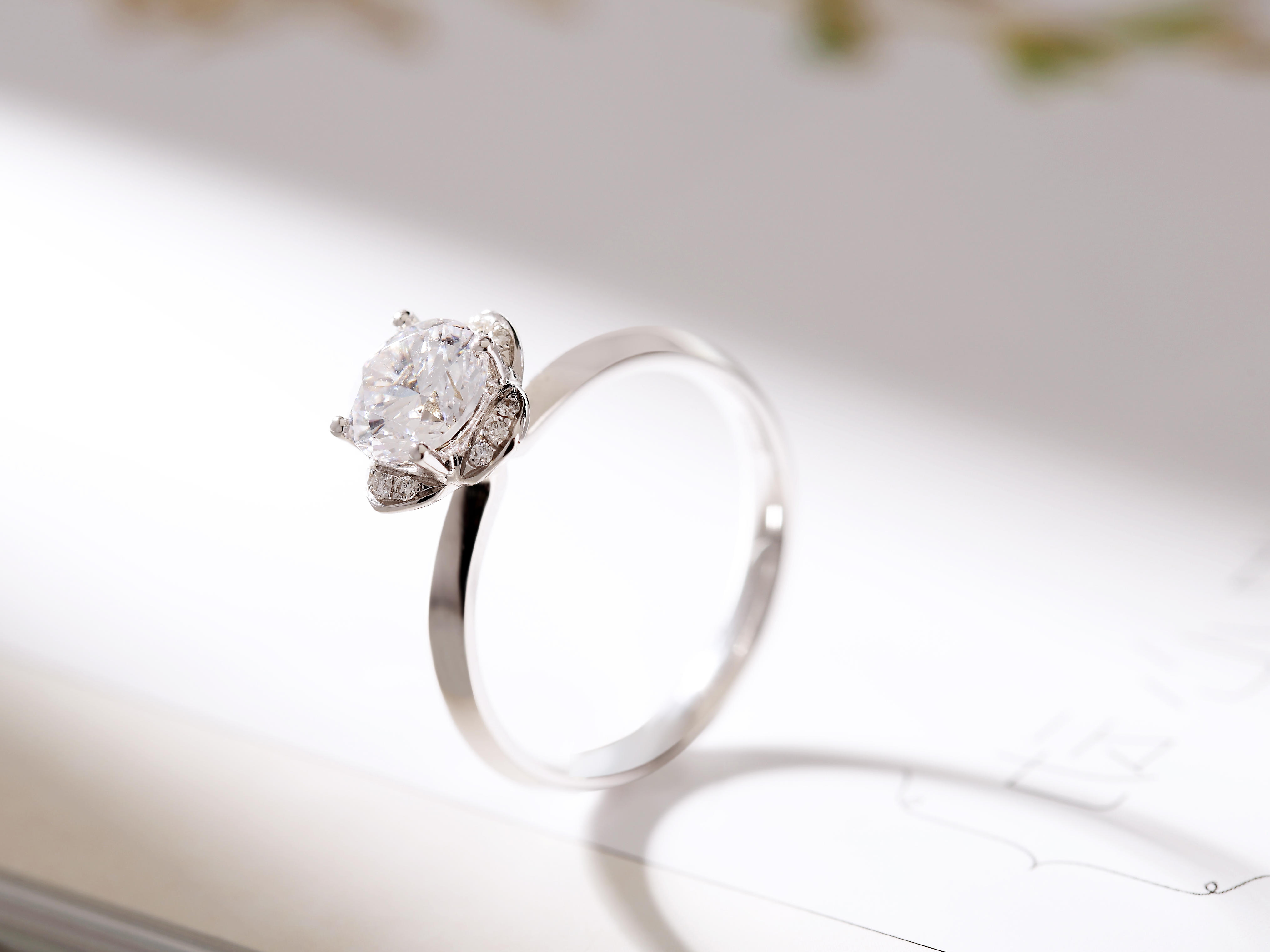  30分50分1克拉钻石戒指正品女花朵彩金钻戒