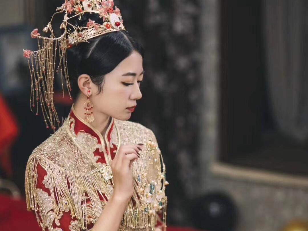 TT婚纱【跟妆+婚纱】超值套餐