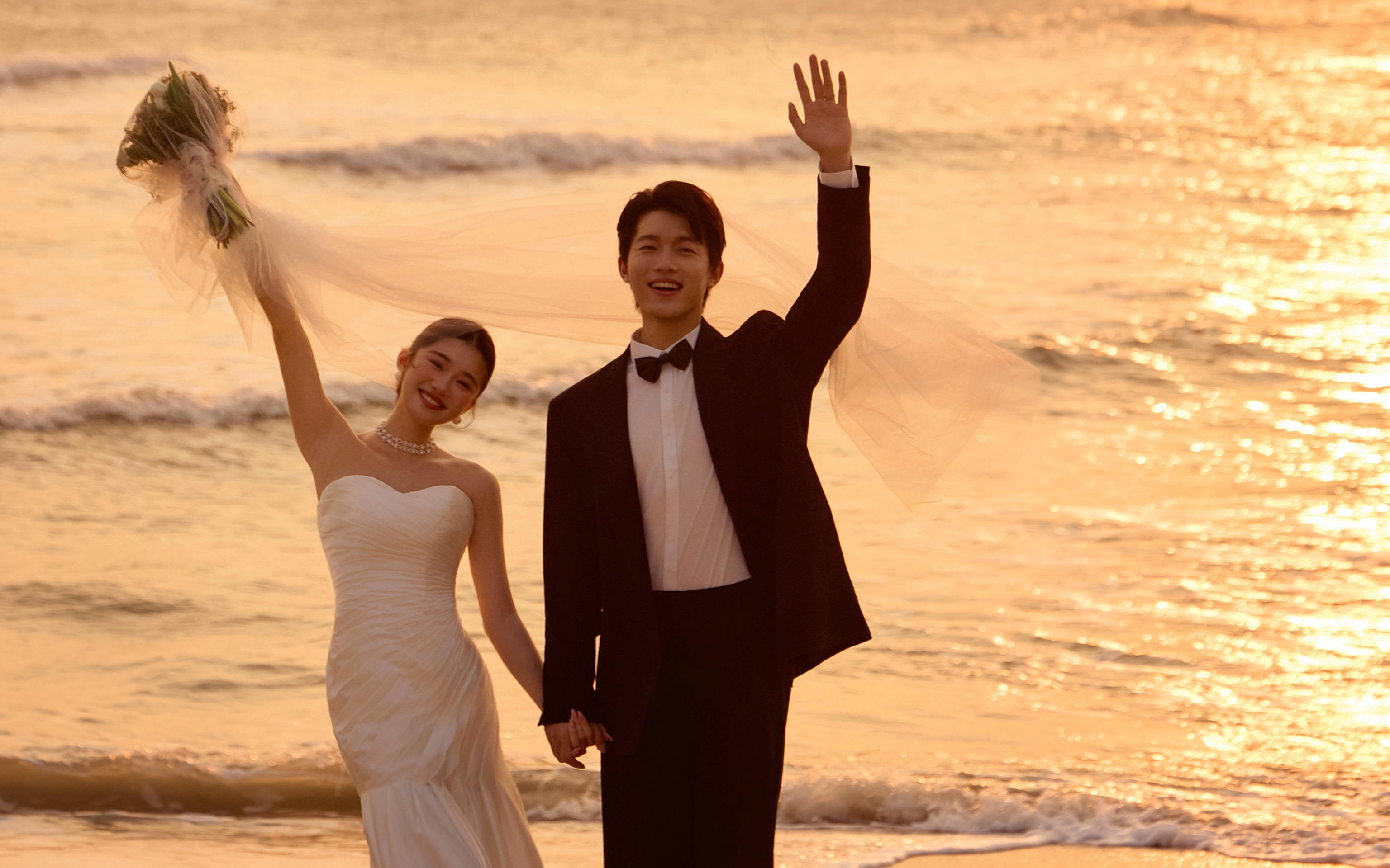 人生照片显影！夕阳海景婚纱照太太太美了🥰