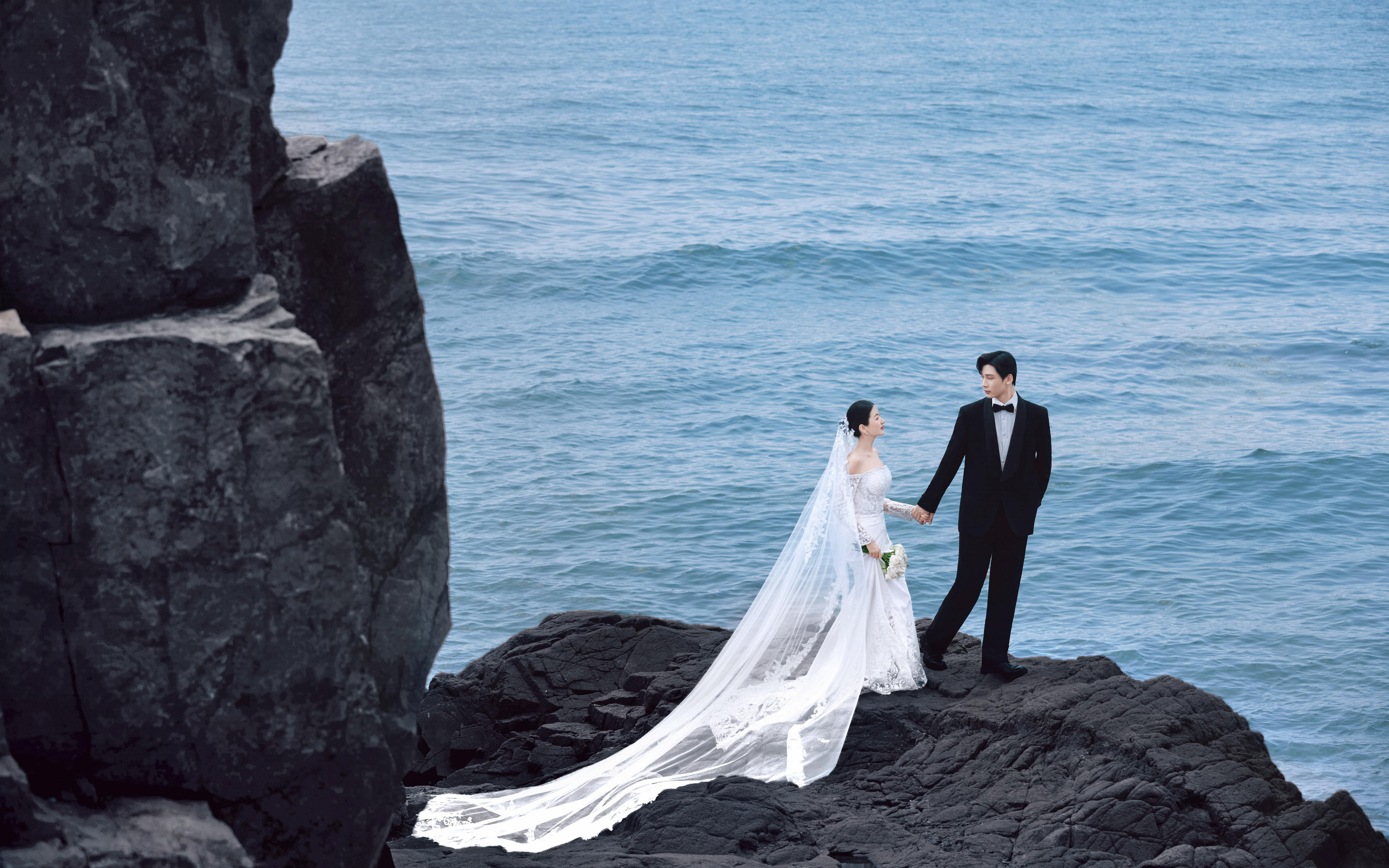 『愛是一場義無反顧的沉淪』海景礁石婚紗照