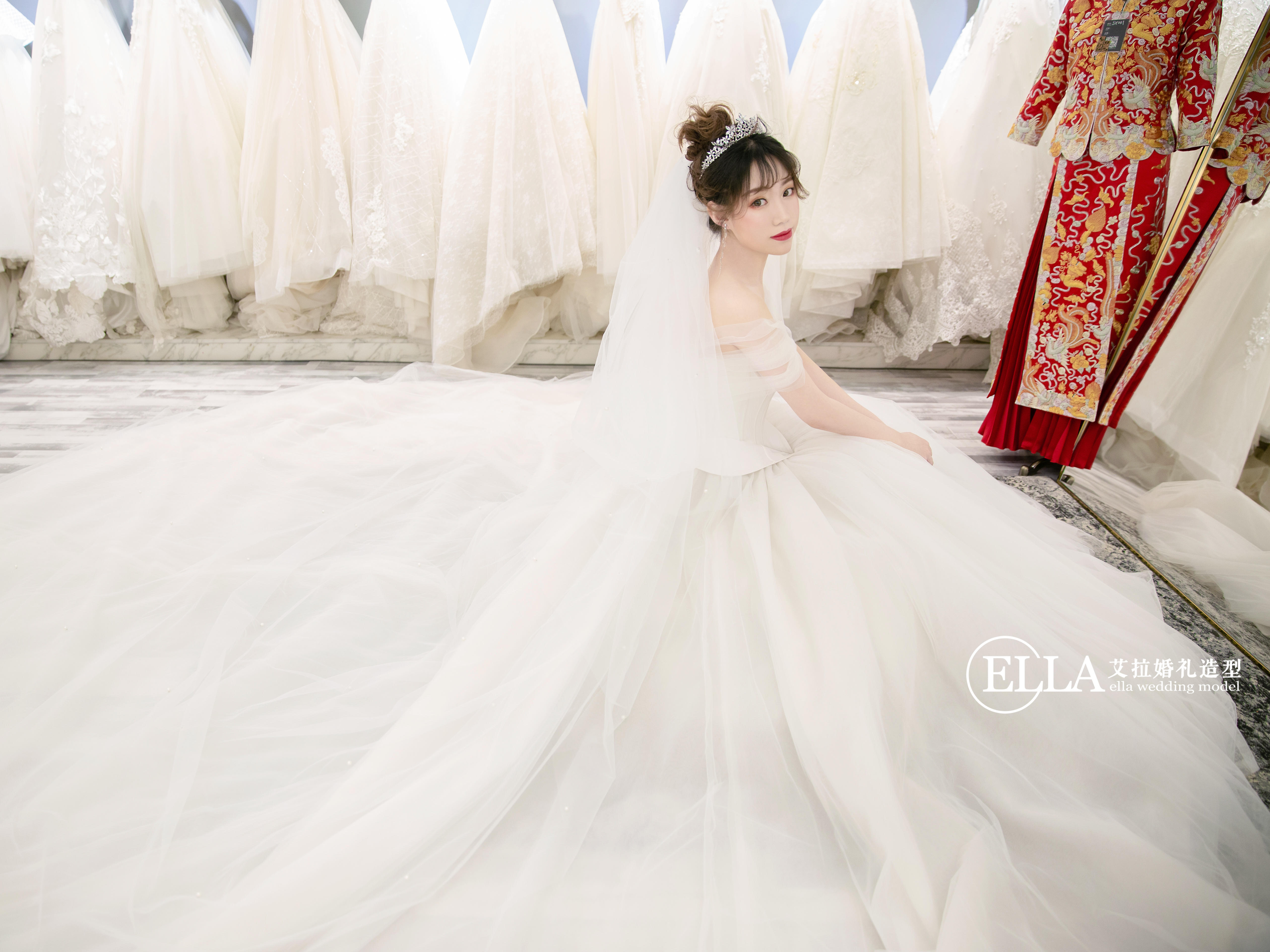 【艾拉婚纱】大拖尾主纱+秀禾+敬酒送伴娘服