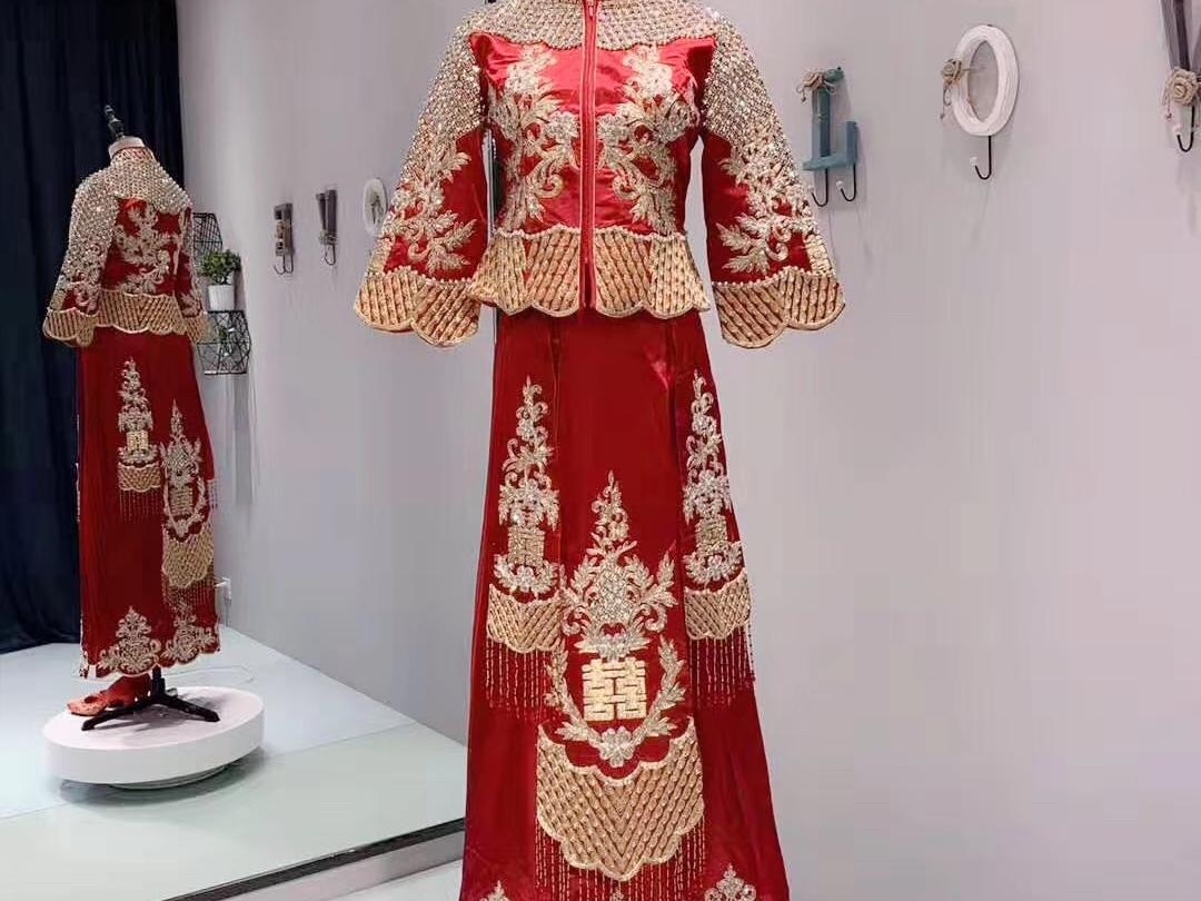 【超值套餐】拖尾婚纱+秀禾服+礼服+伴娘服