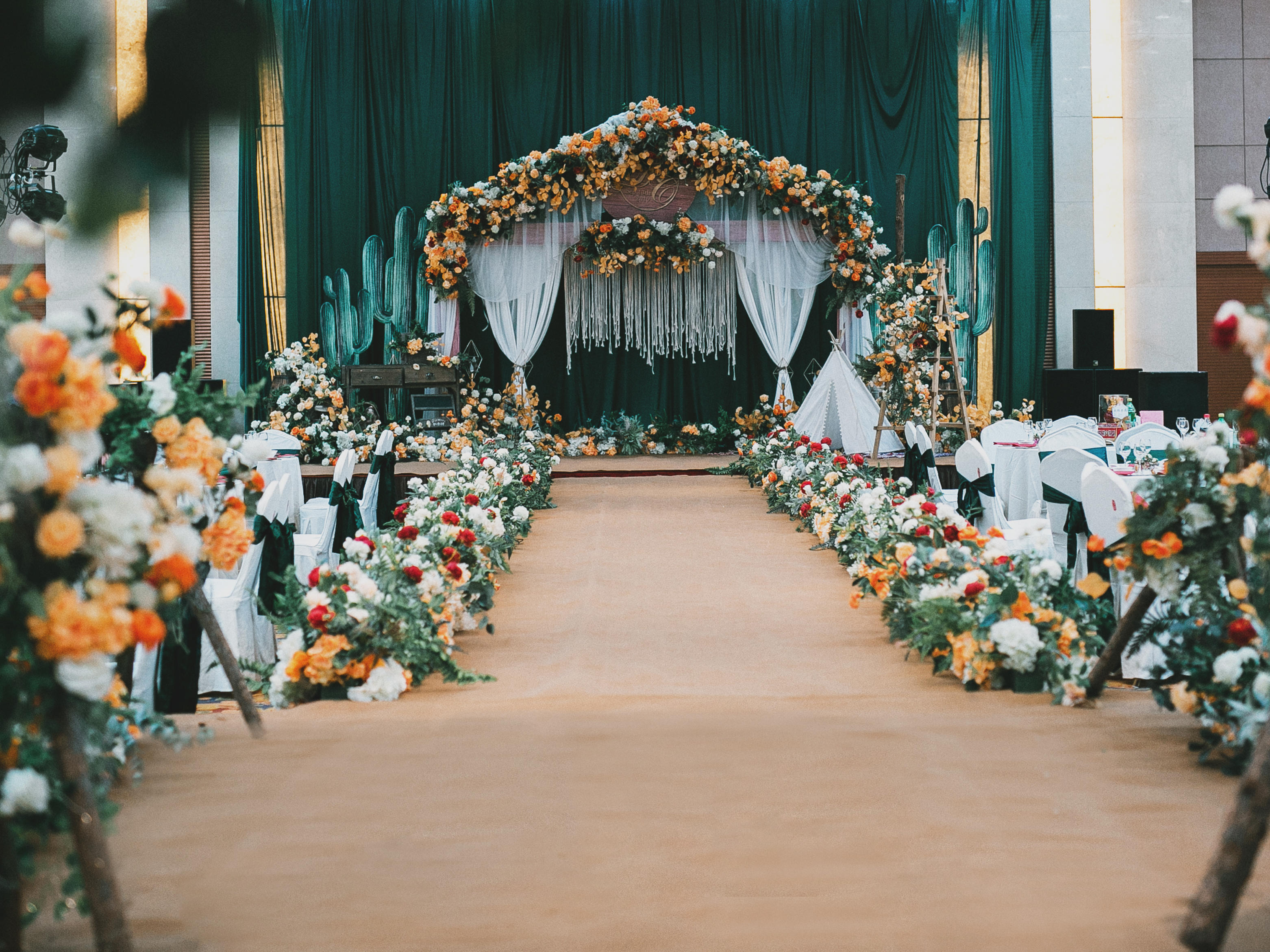 【姜爱婚礼】简约森系婚礼布置 把户外婚礼搬到室内