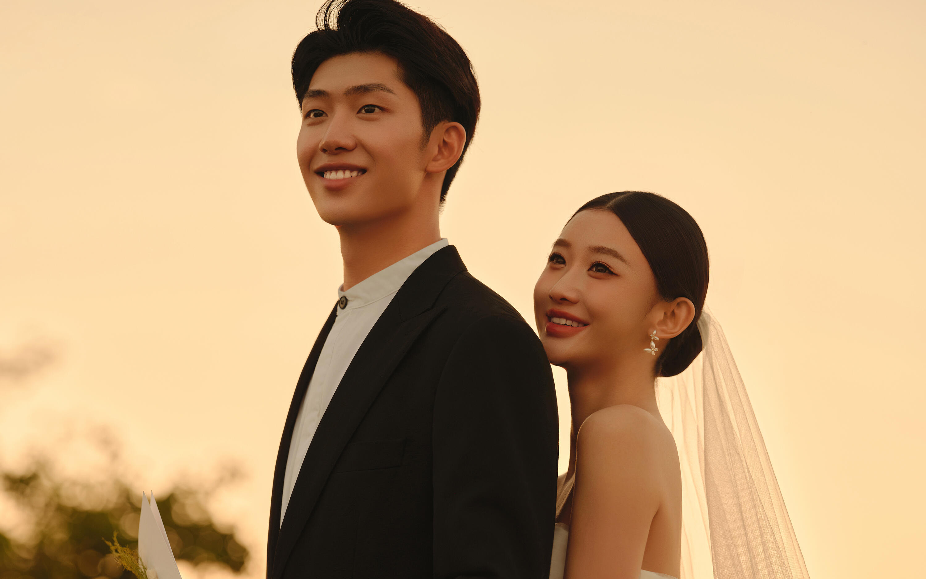 心動(dòng)啊！夕陽草坪婚紗照張張都是電影截圖