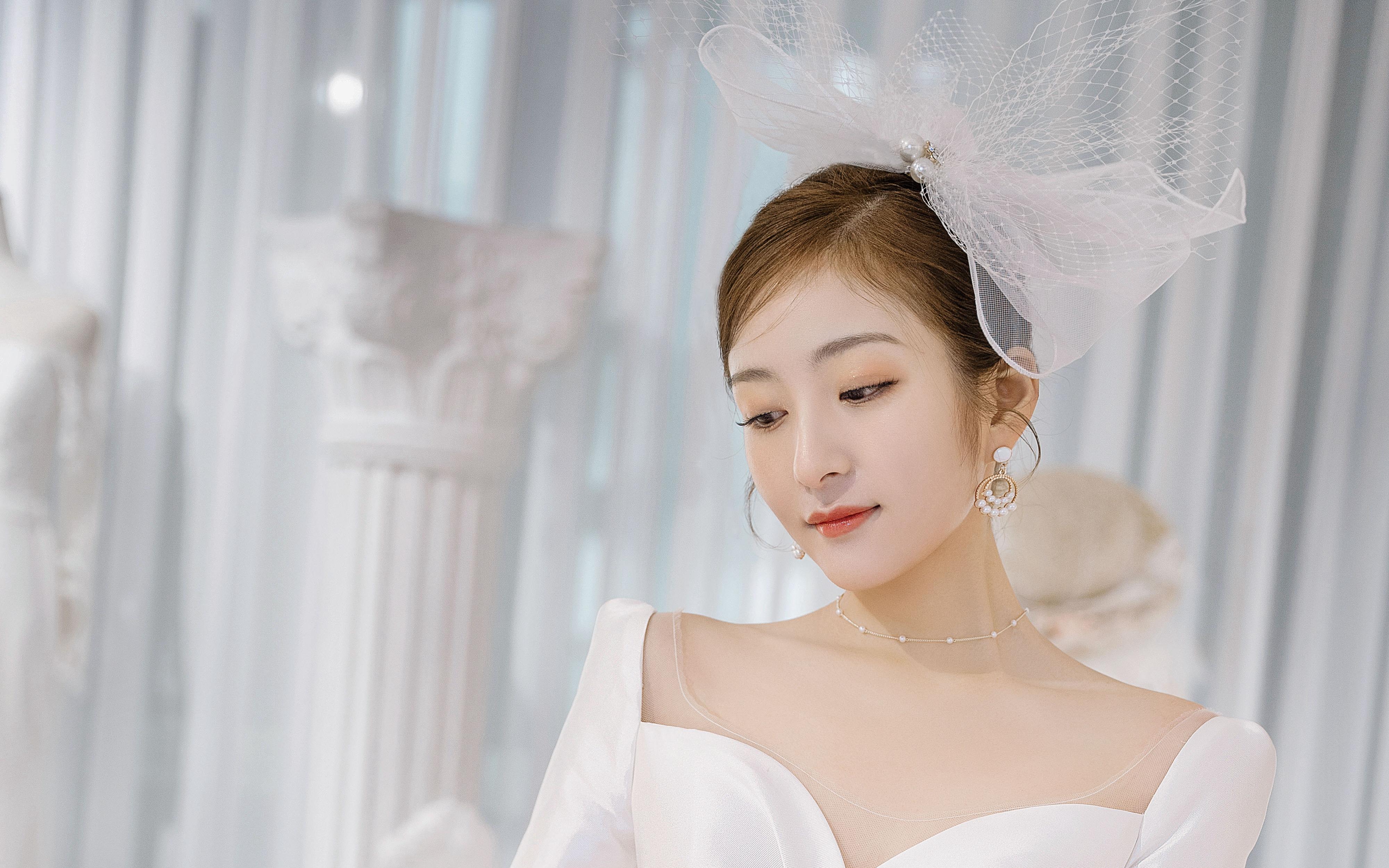 DORA缎面蝴蝶结新娘造型