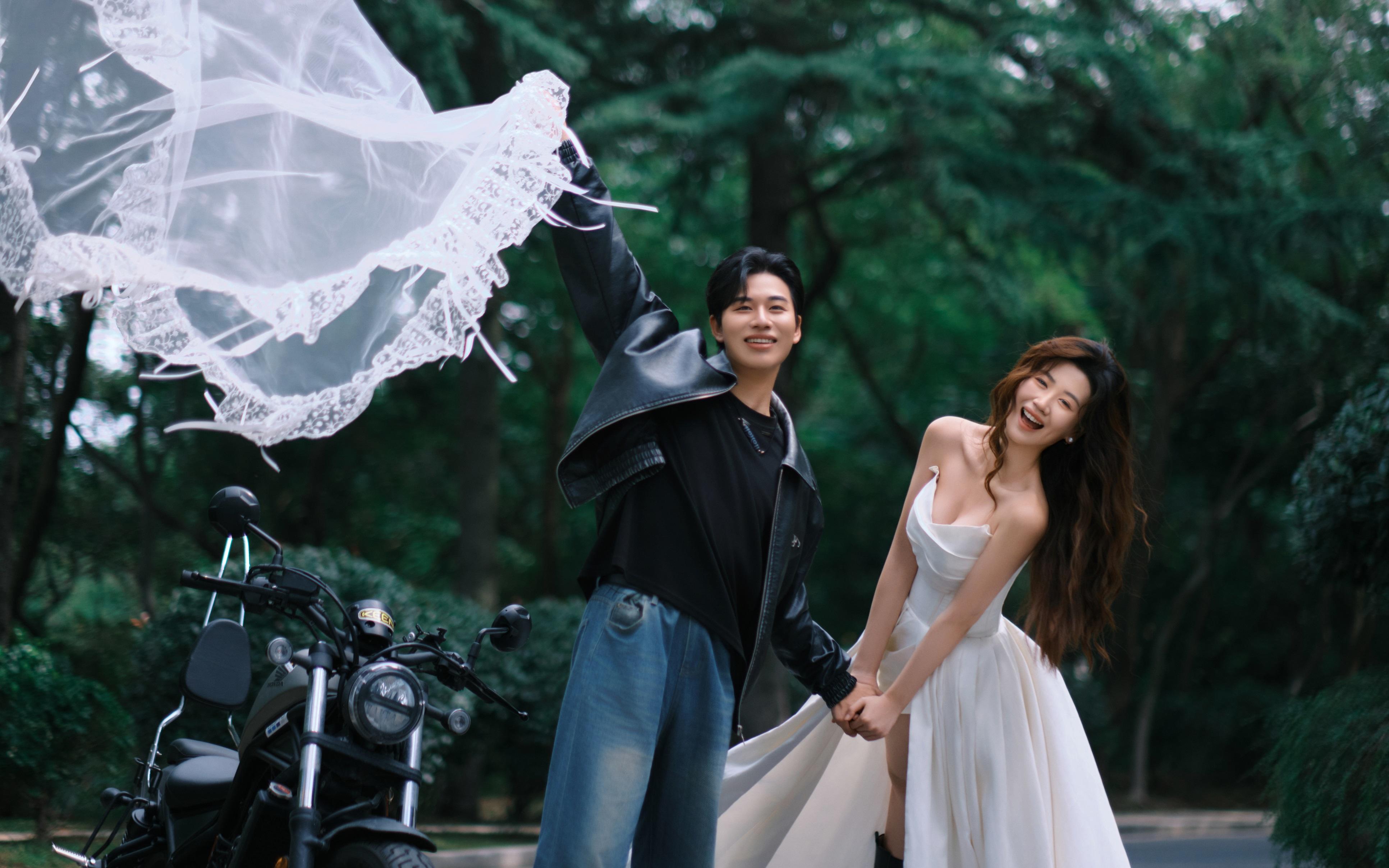 【街拍系列】生命力MAX！好松弛的公路機(jī)車婚紗照