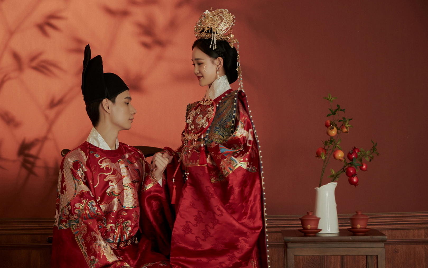 花灯映月圆 竹影摇圆满｜国风汉服婚纱照戳中心巴