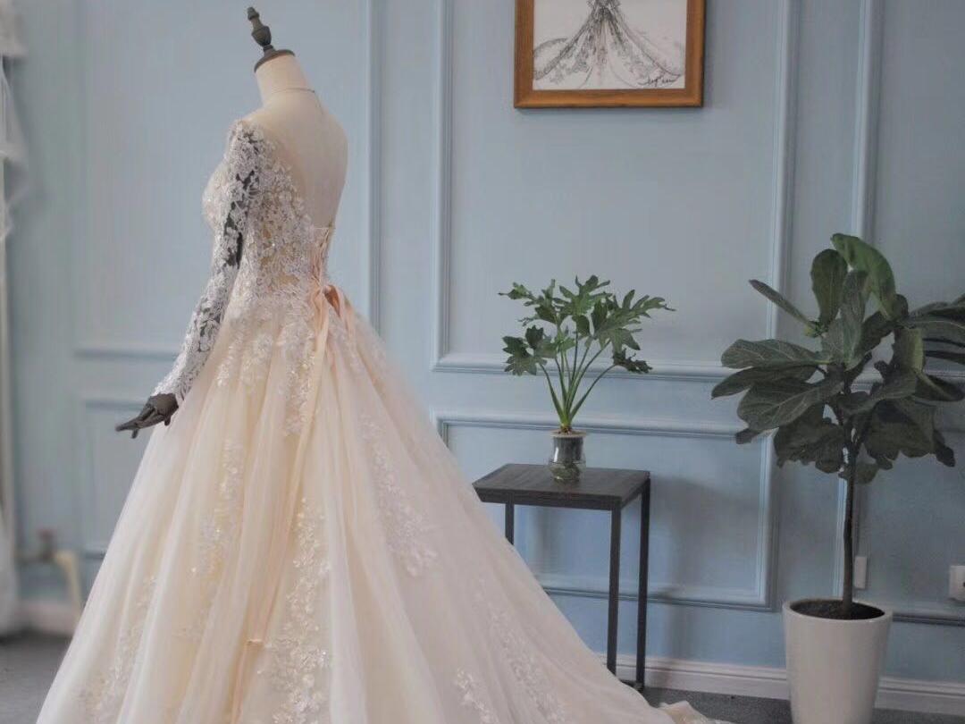 新人热推设计师品牌套系：中式+拖尾+晚礼+伴娘服