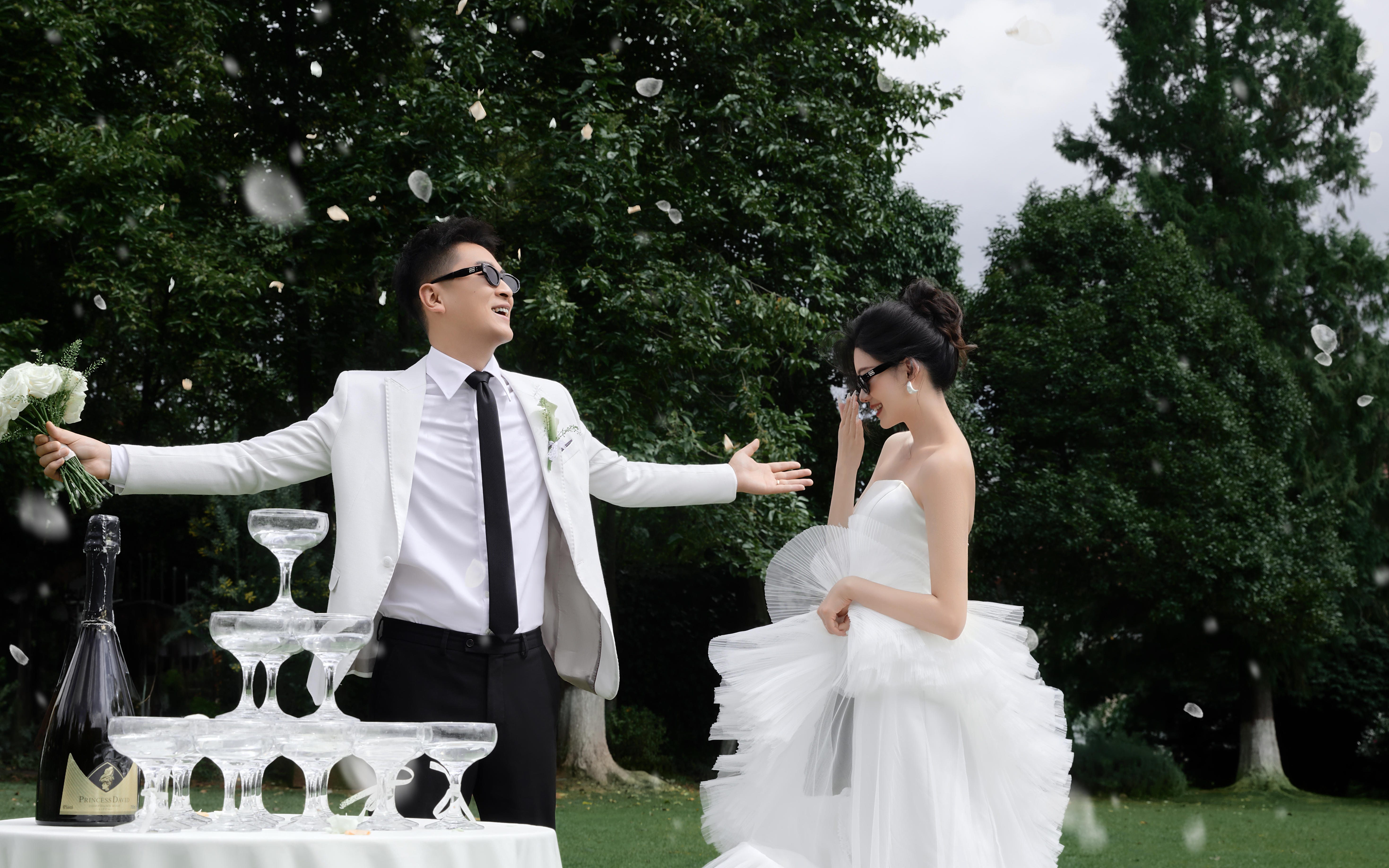 “那就祝我幸福吧”超有感染力的森系婚紗照