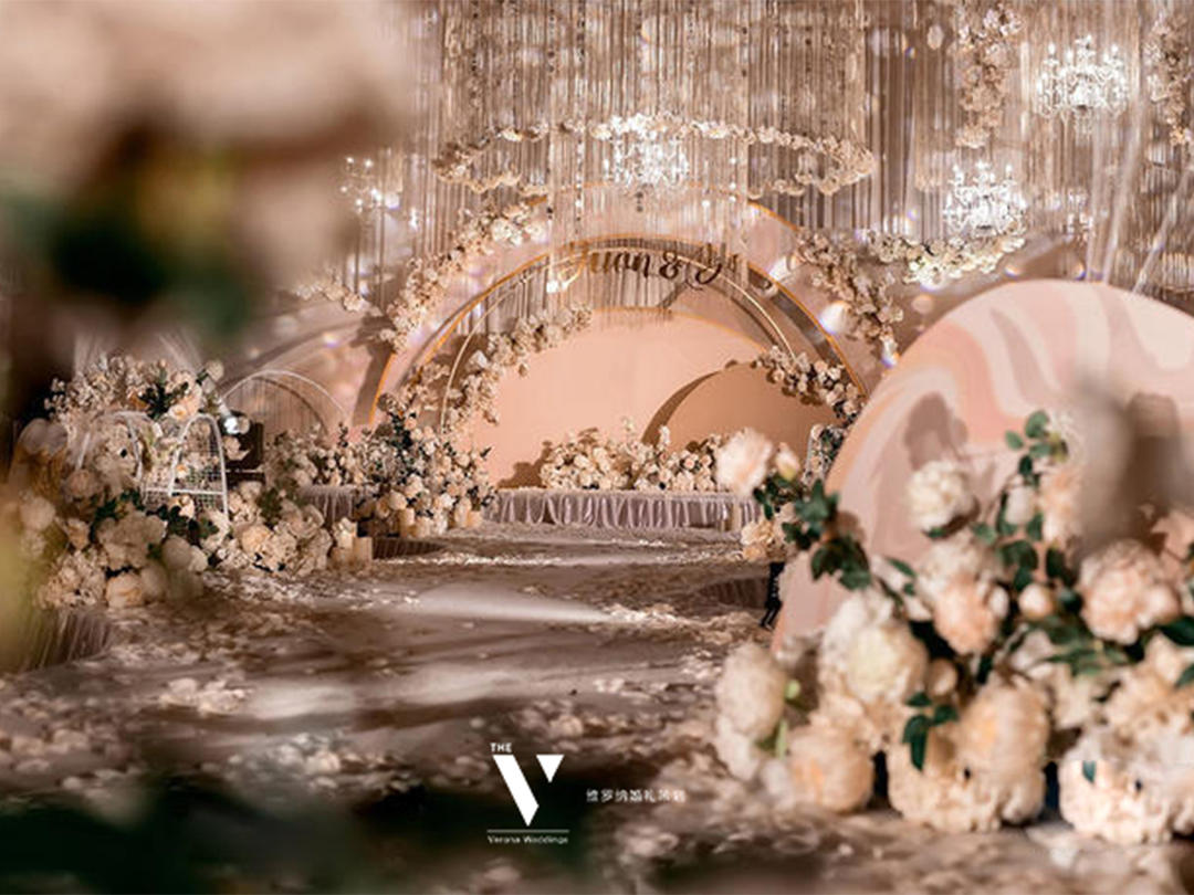 【维罗纳婚礼】香槟金色系 花艺吊顶超炫