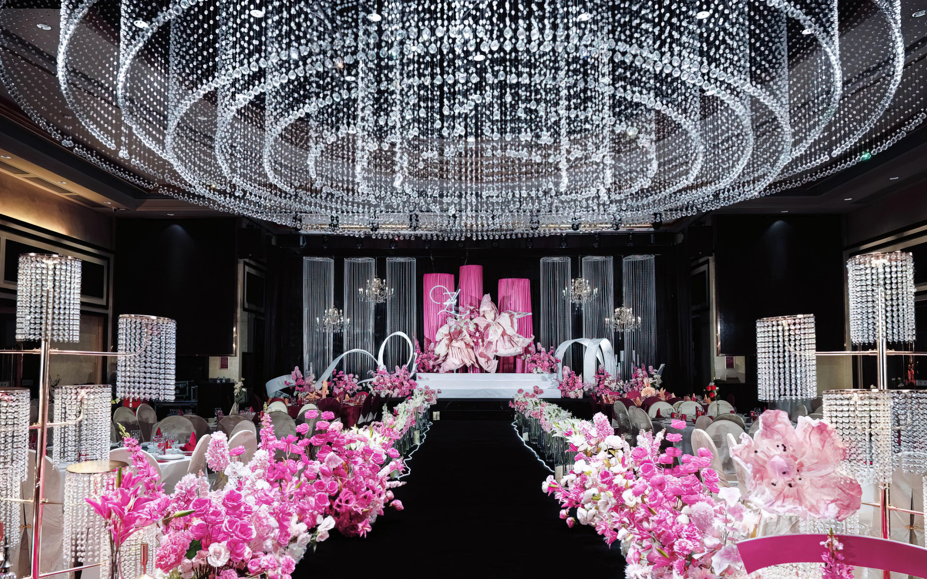 芭比粉水晶婚礼｜把公主梦搬进现实也太绝了