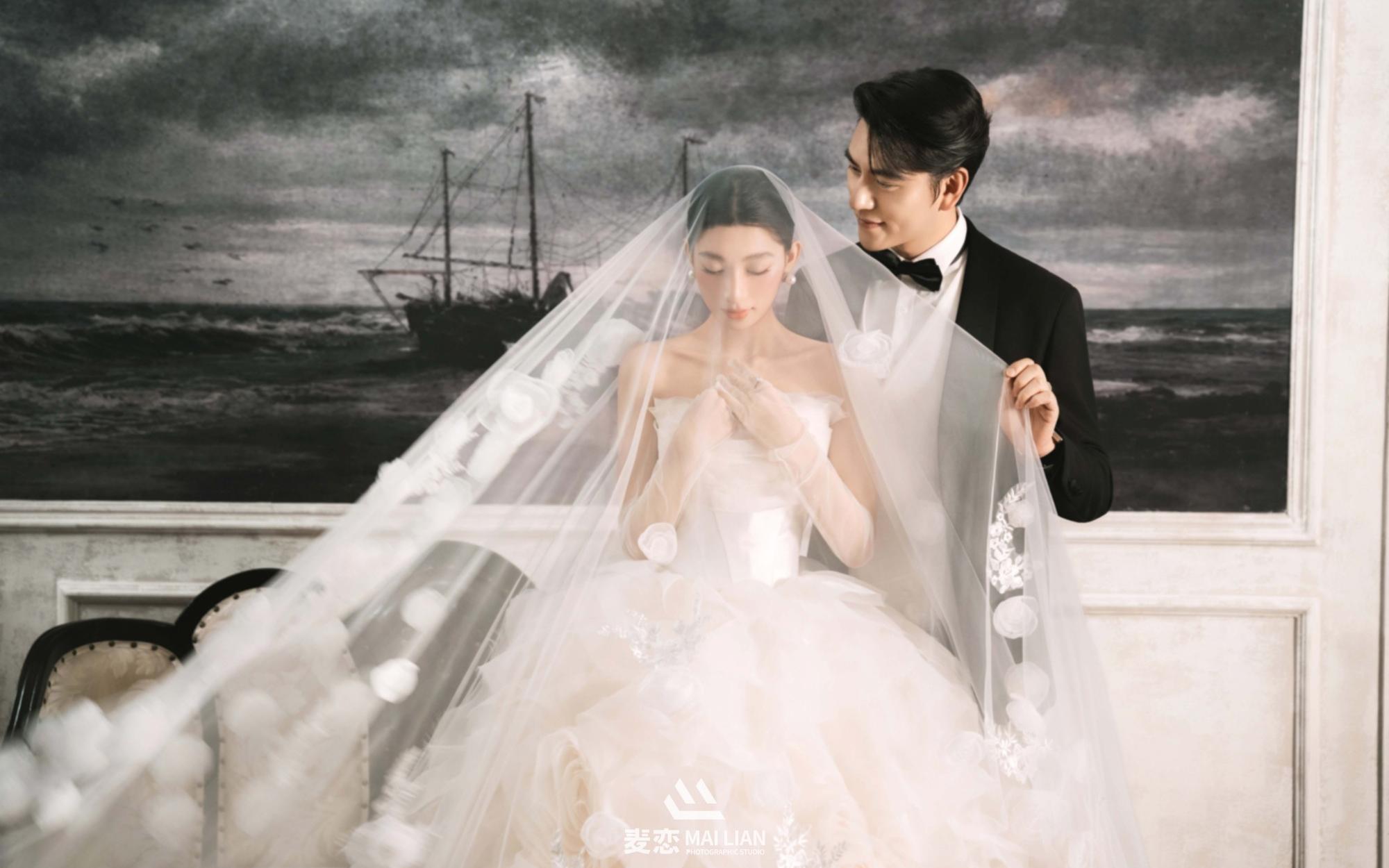 我承认心动啦💗张张都美到发光油画婚纱照