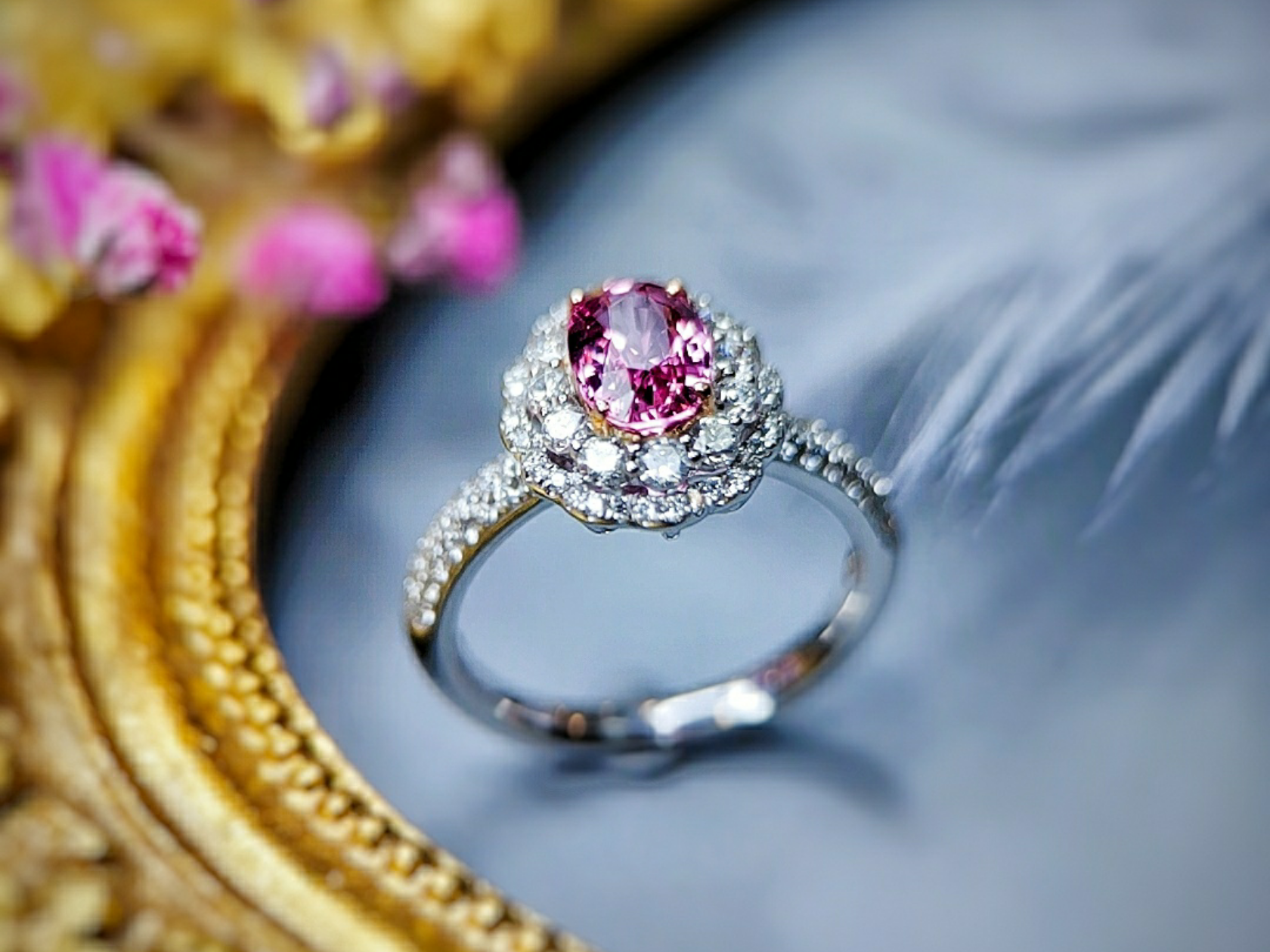 围镶钻石大美帕帕拉恰戒指