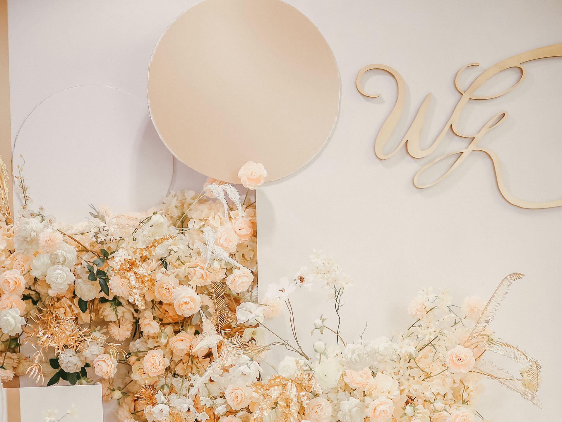 沉浸式个性主题婚礼布置。