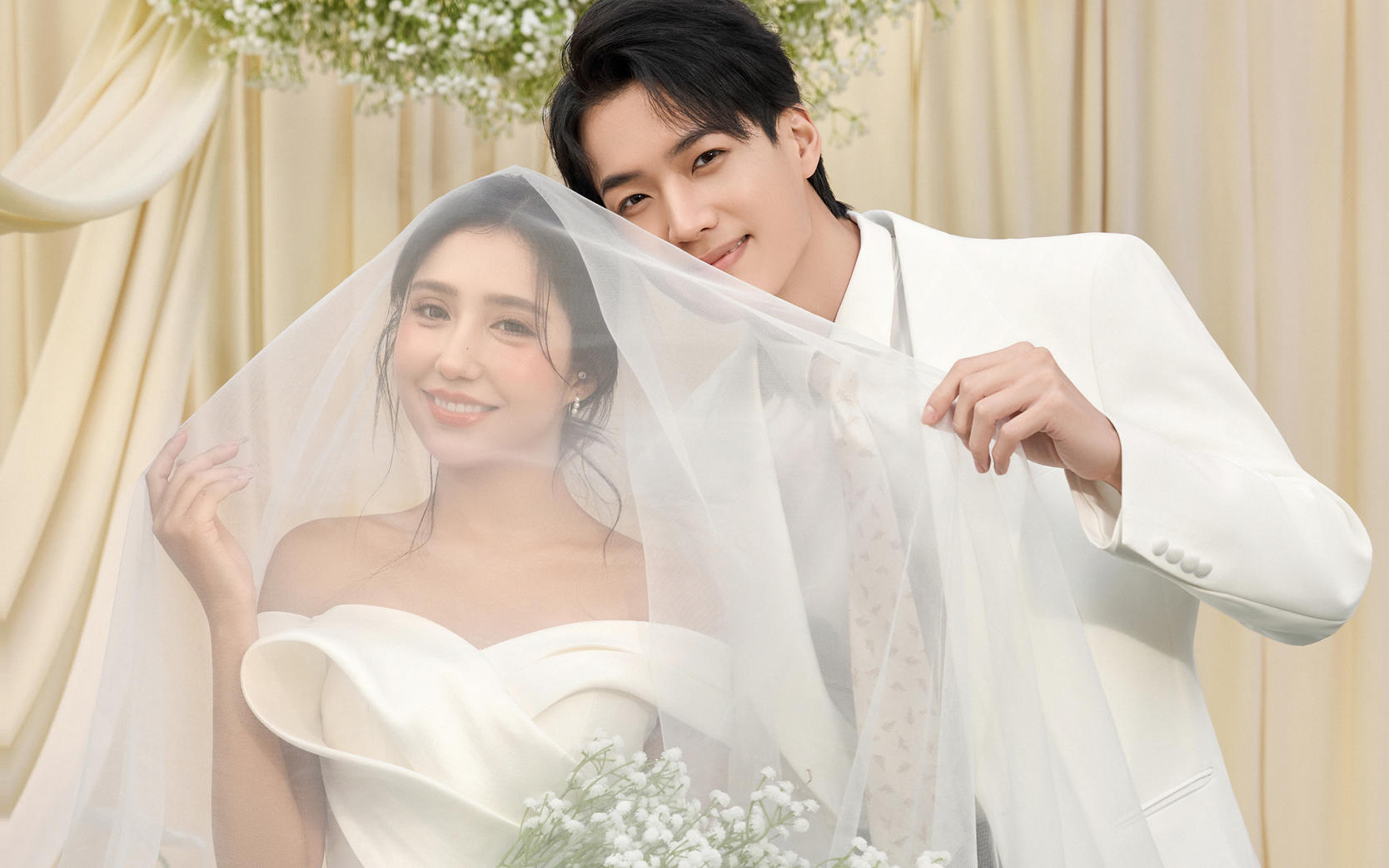 年轻人超爱的婚礼现场婚纱照❗真的超级出片