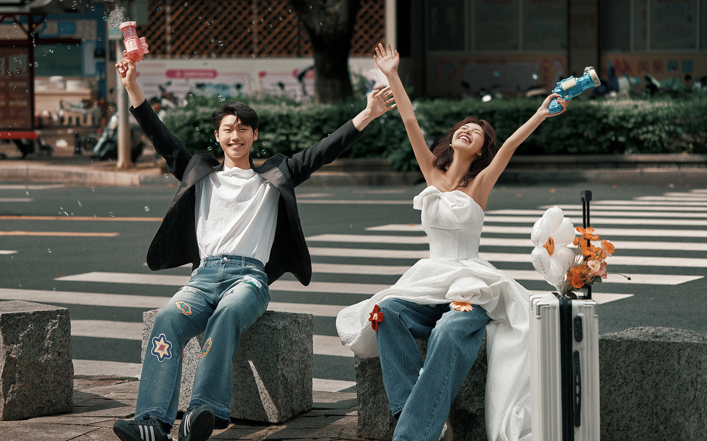 【店长力荐】街头互动婚照鲜活，定格专属我们的甜