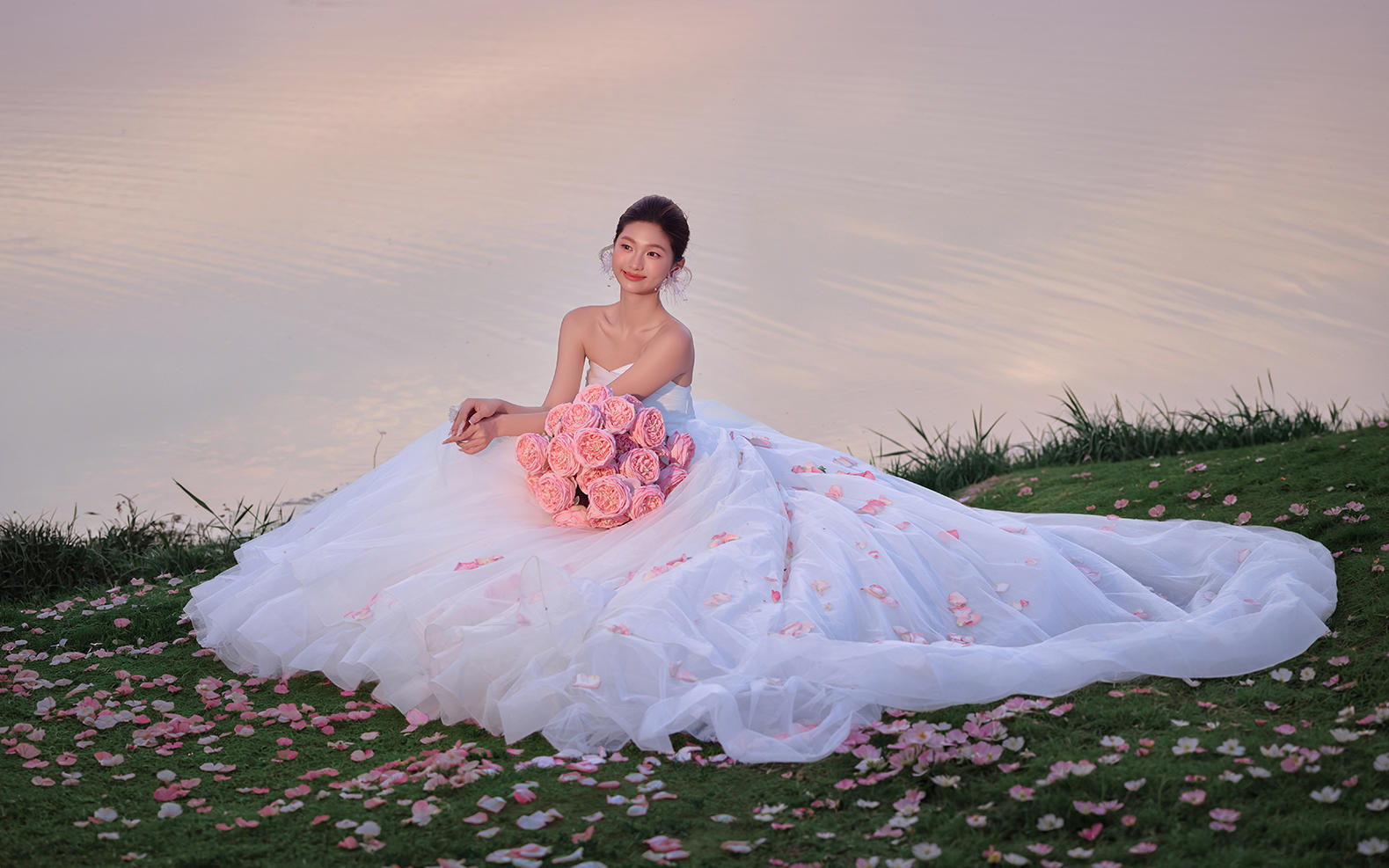 外景 l 湖边夕阳婚纱照🌸氛围感拉满 