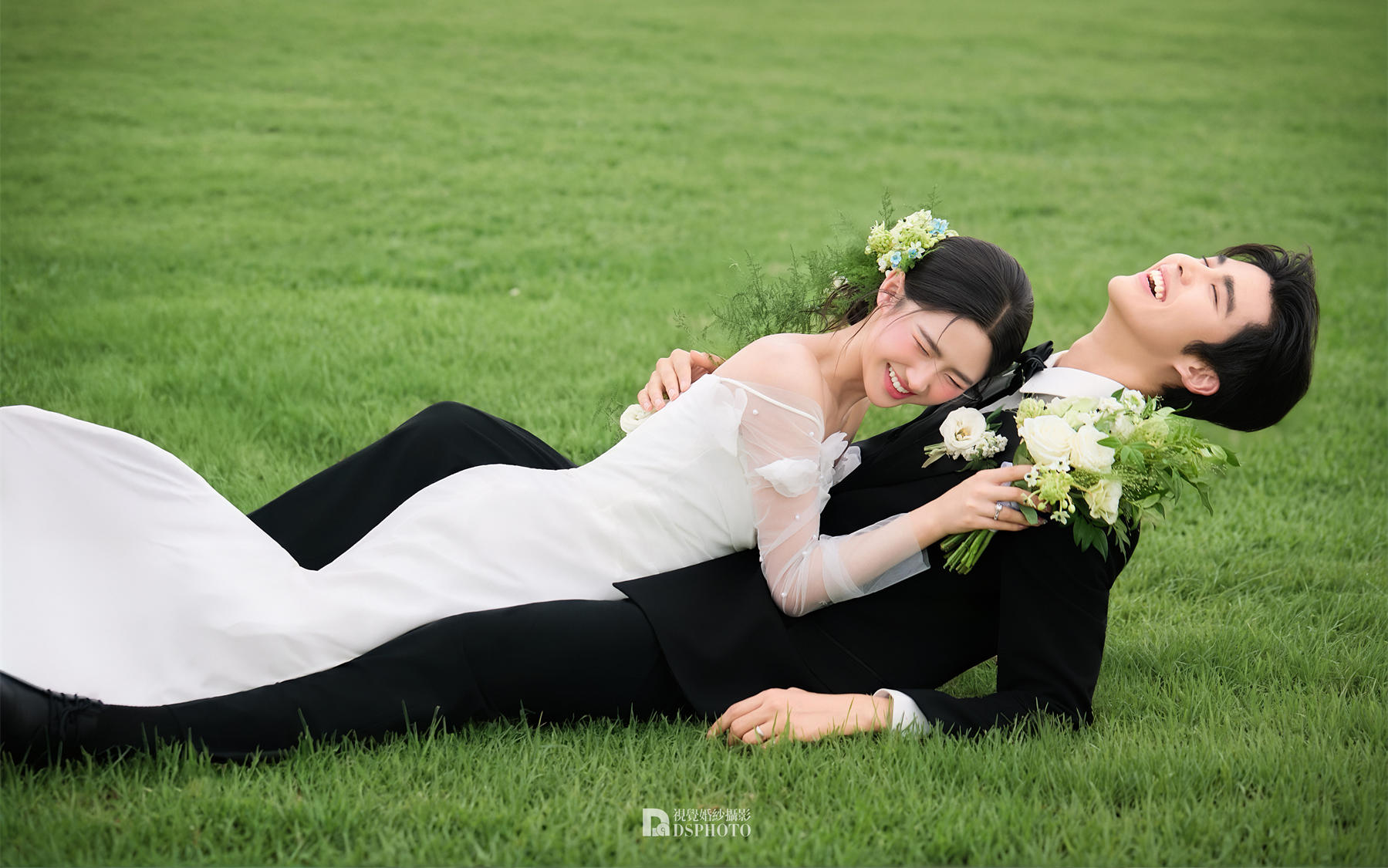 【D视觉摄影】这组草坪婚纱照我能看一百遍