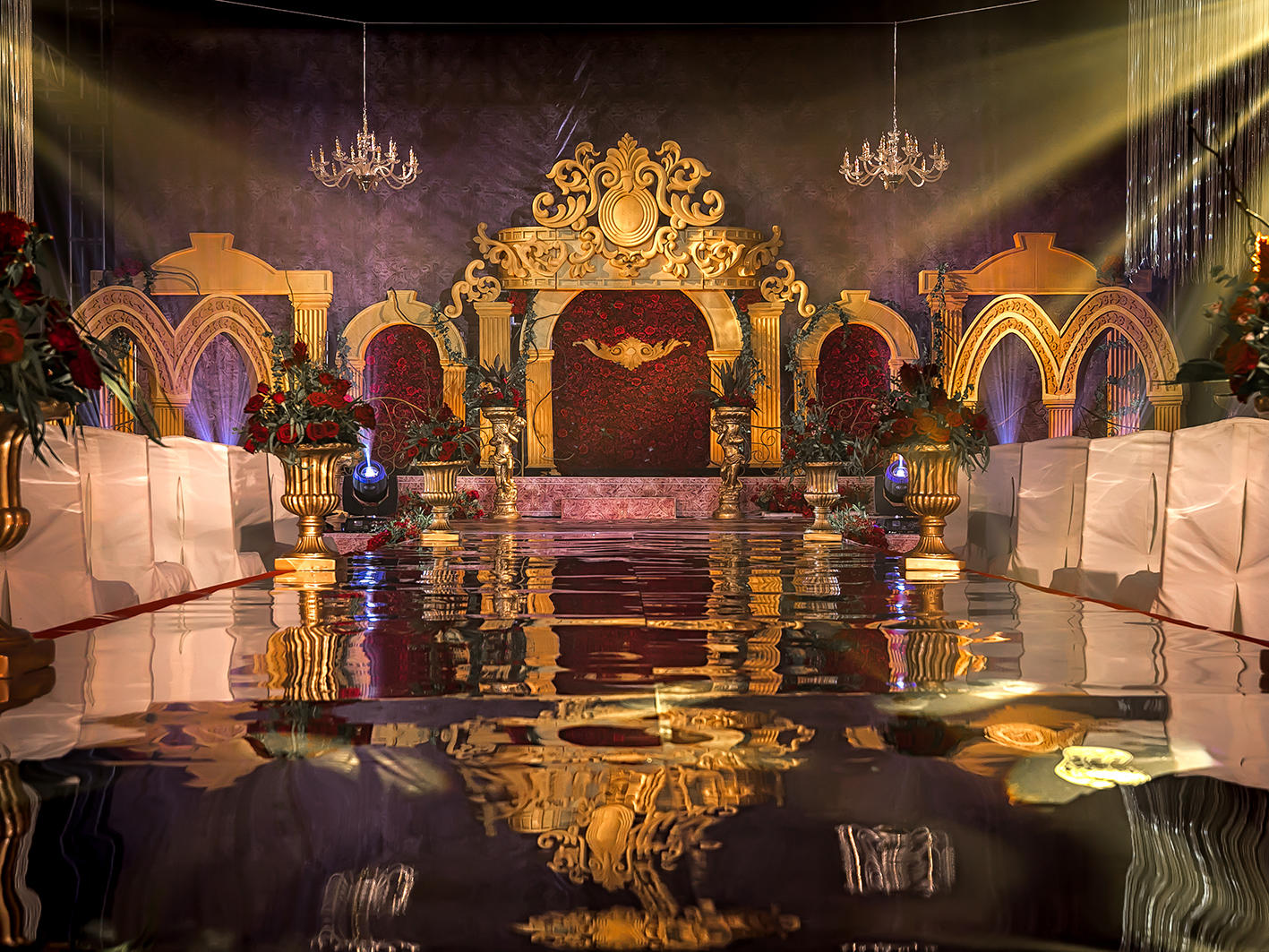 《女王驾到》高贵、奢华、欧式、红金。