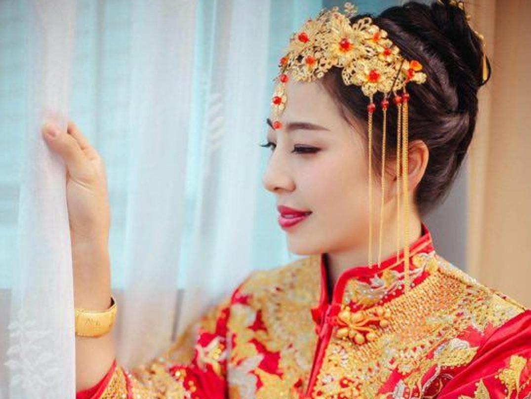 专业彩妆造型师全程新娘跟妆