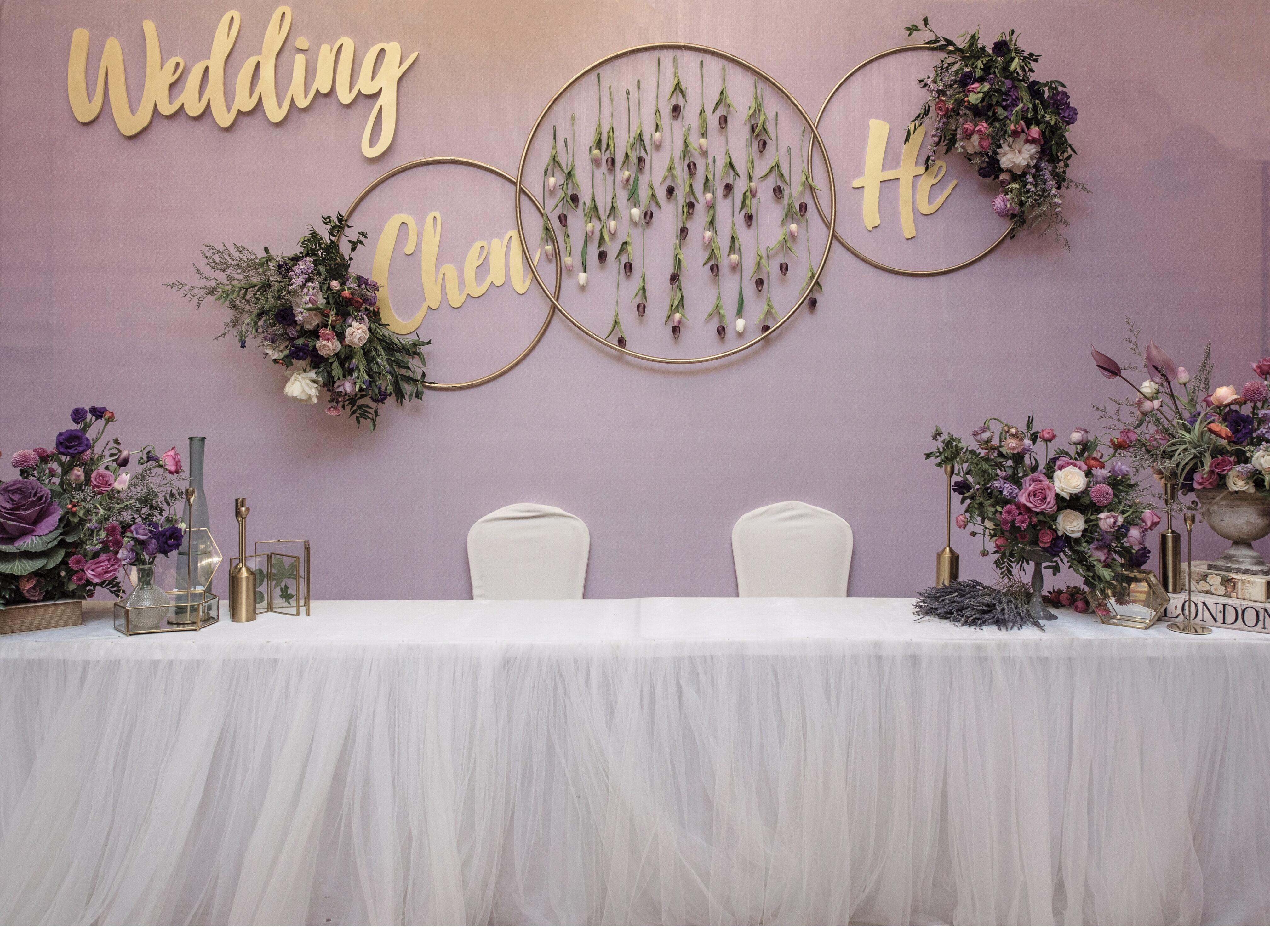 人员+布置+灯光+迎宾区+T台