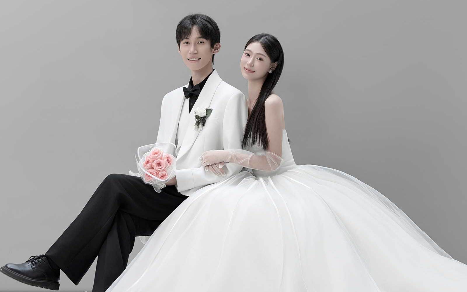 心動(dòng)了?這樣曬極簡婚紗照真的太甜啦