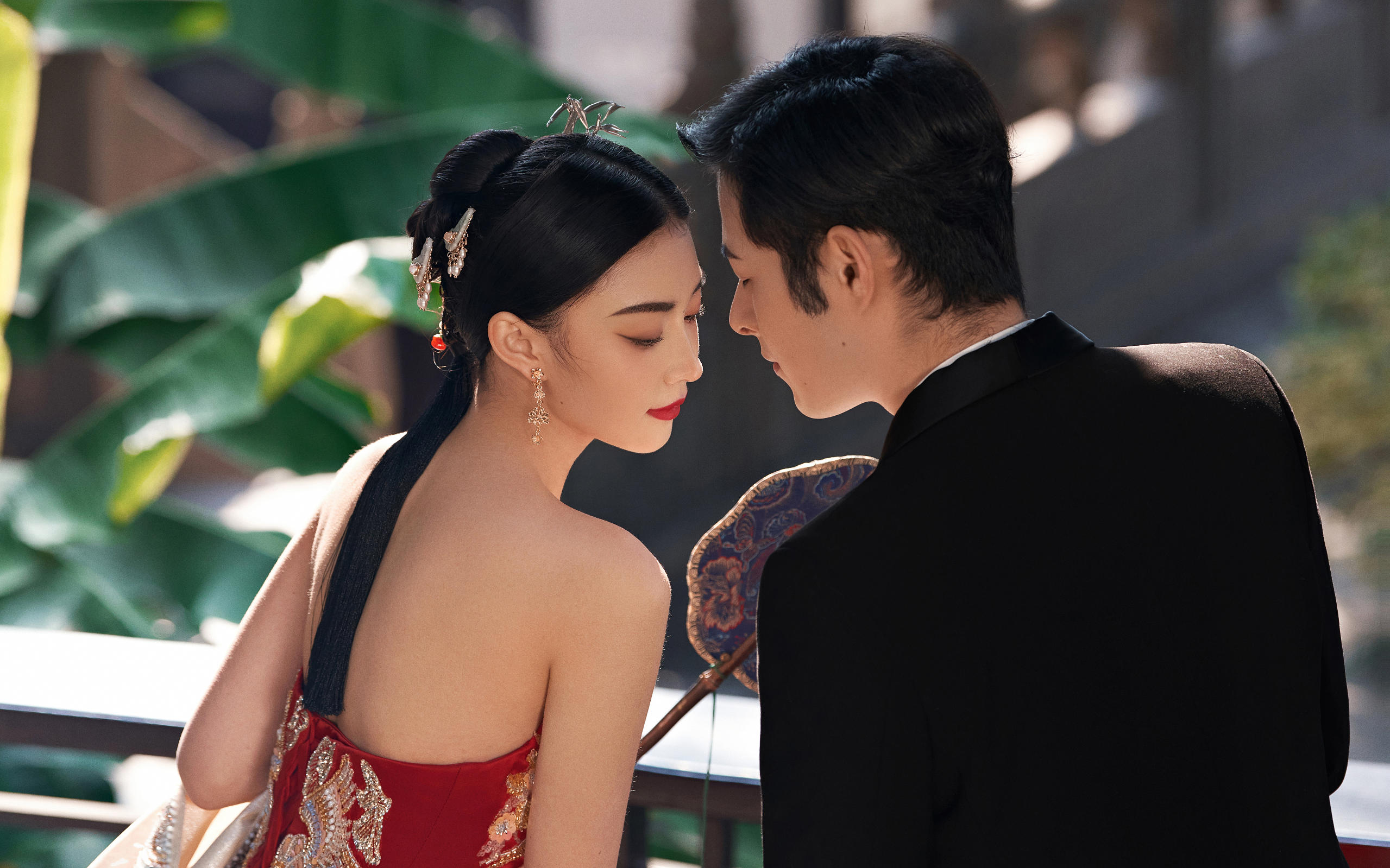 新中式婚纱的优雅韵味 与园林的清幽雅致结合